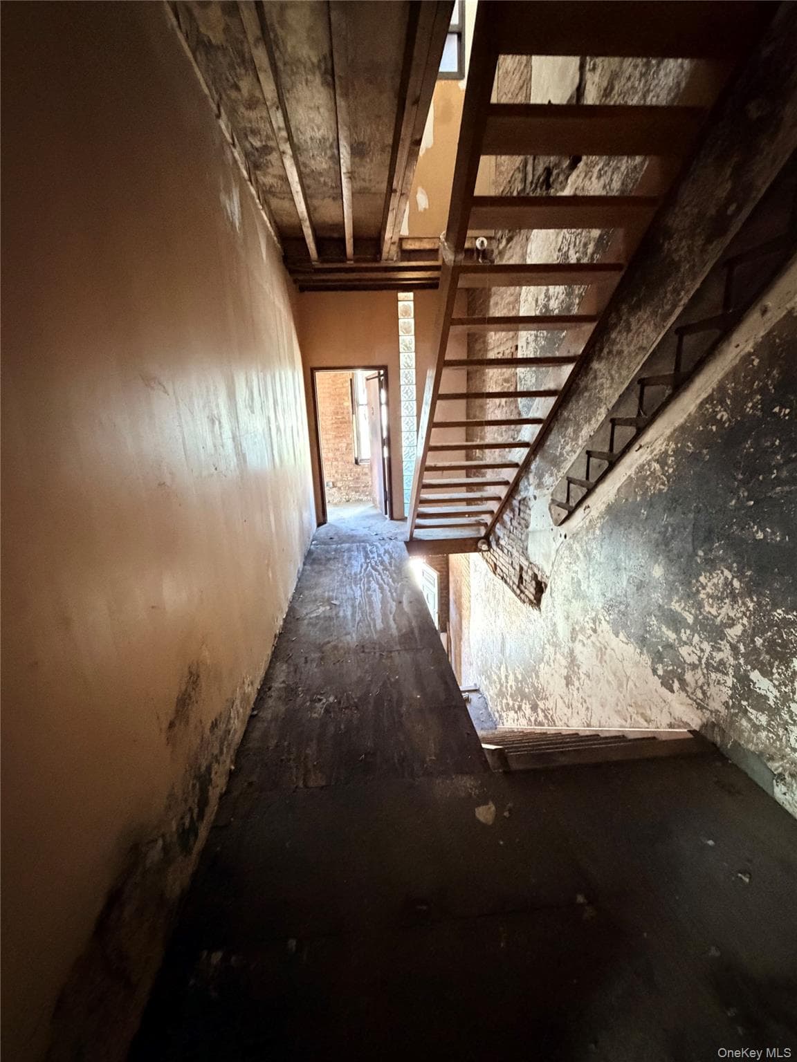 1510 Bryant Avenue thumbnail 8