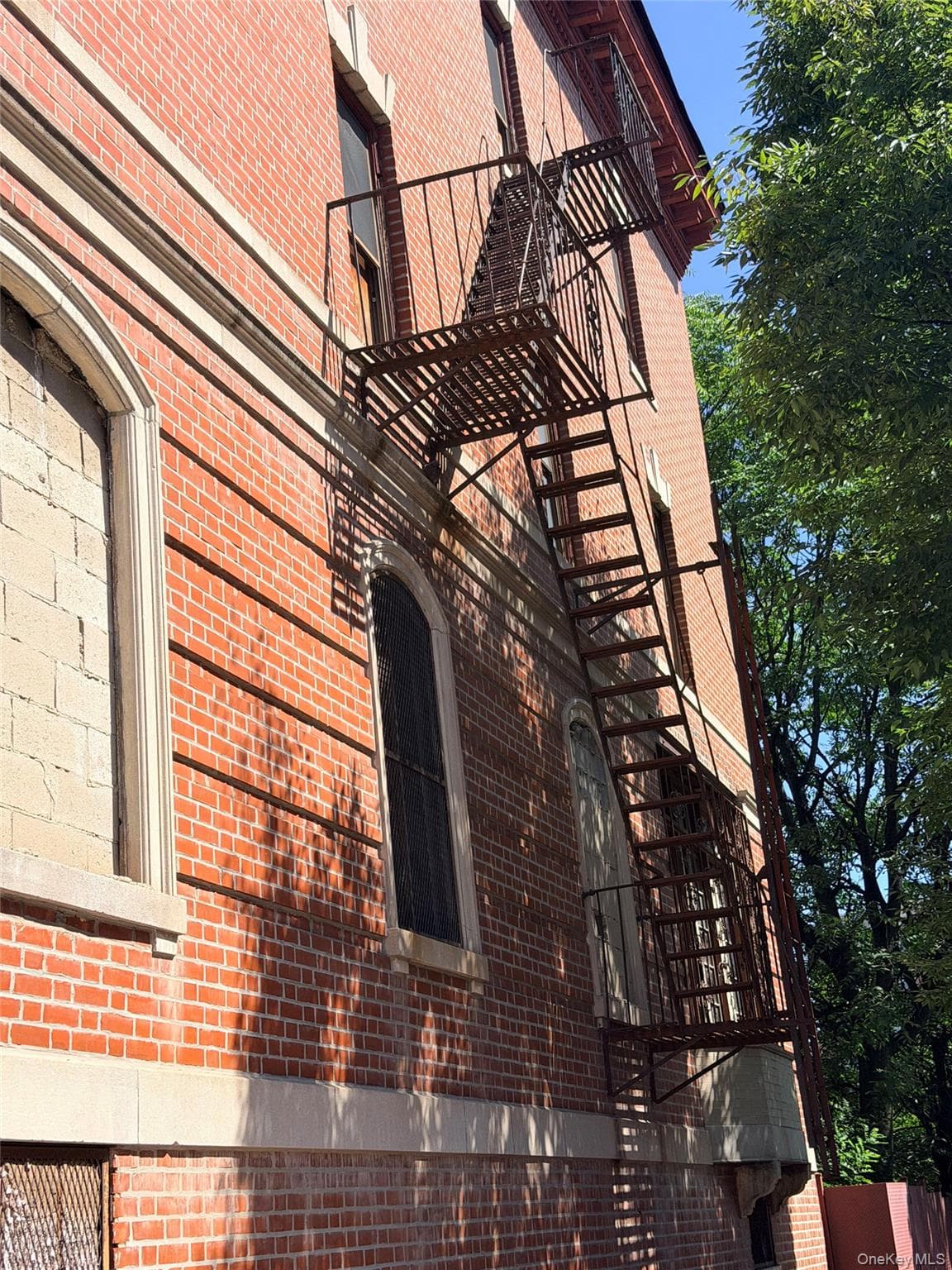 1510 Bryant Avenue thumbnail 14