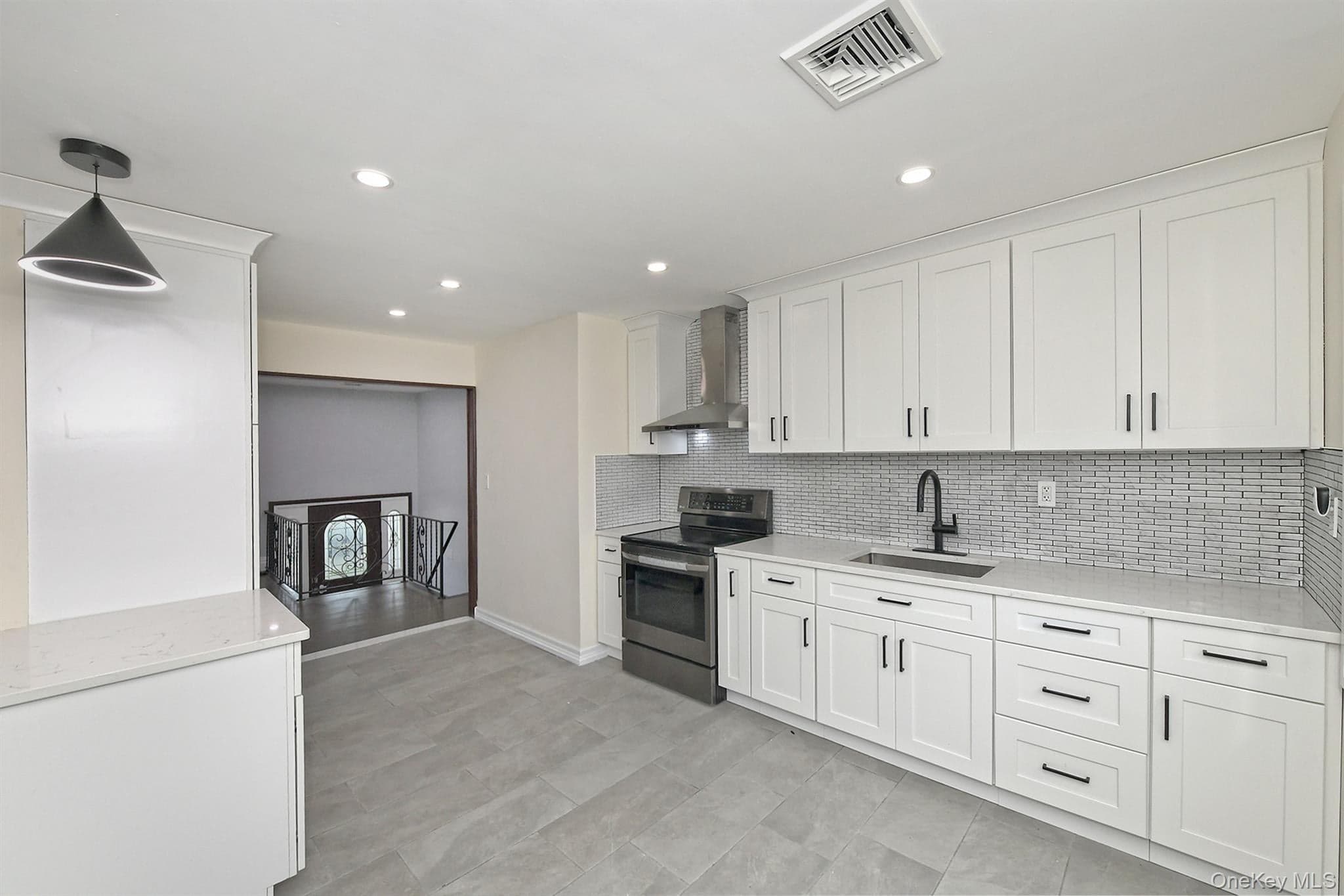 105 N Lewis Avenue thumbnail 20