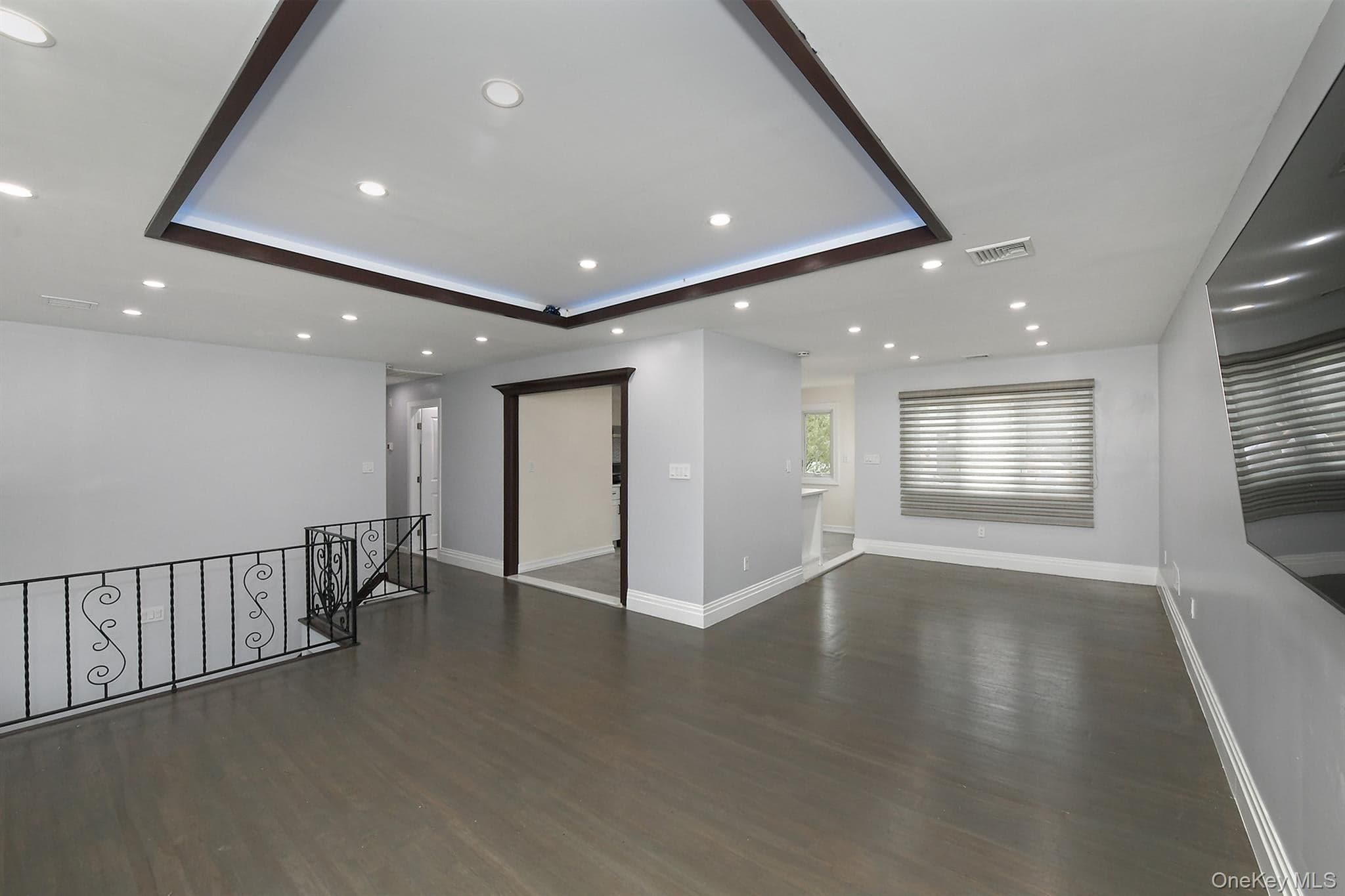 105 N Lewis Avenue thumbnail 13