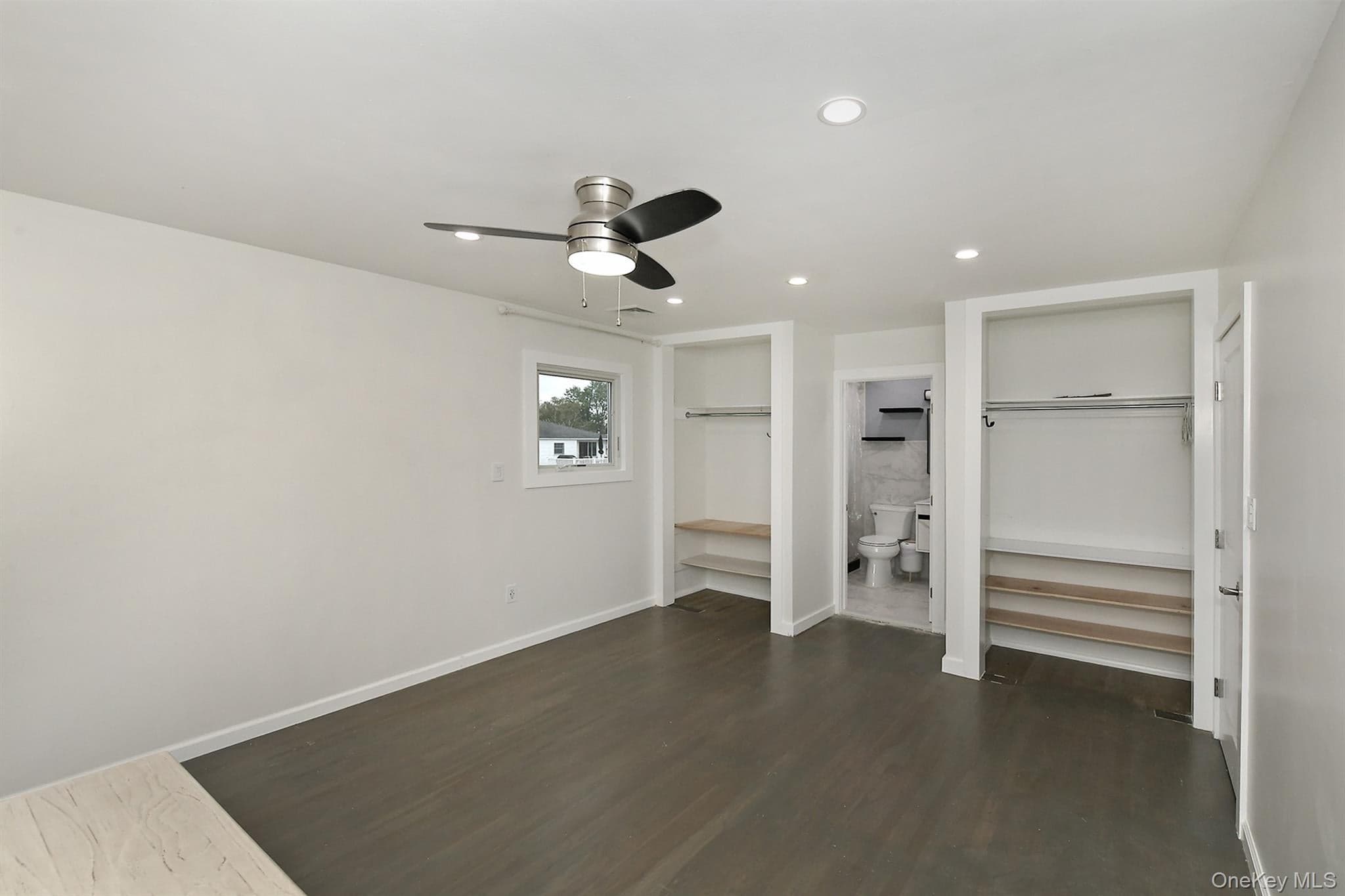 105 N Lewis Avenue thumbnail 22
