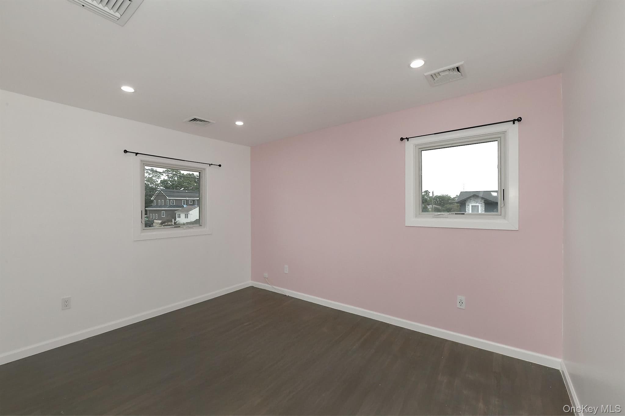 105 N Lewis Avenue thumbnail 24