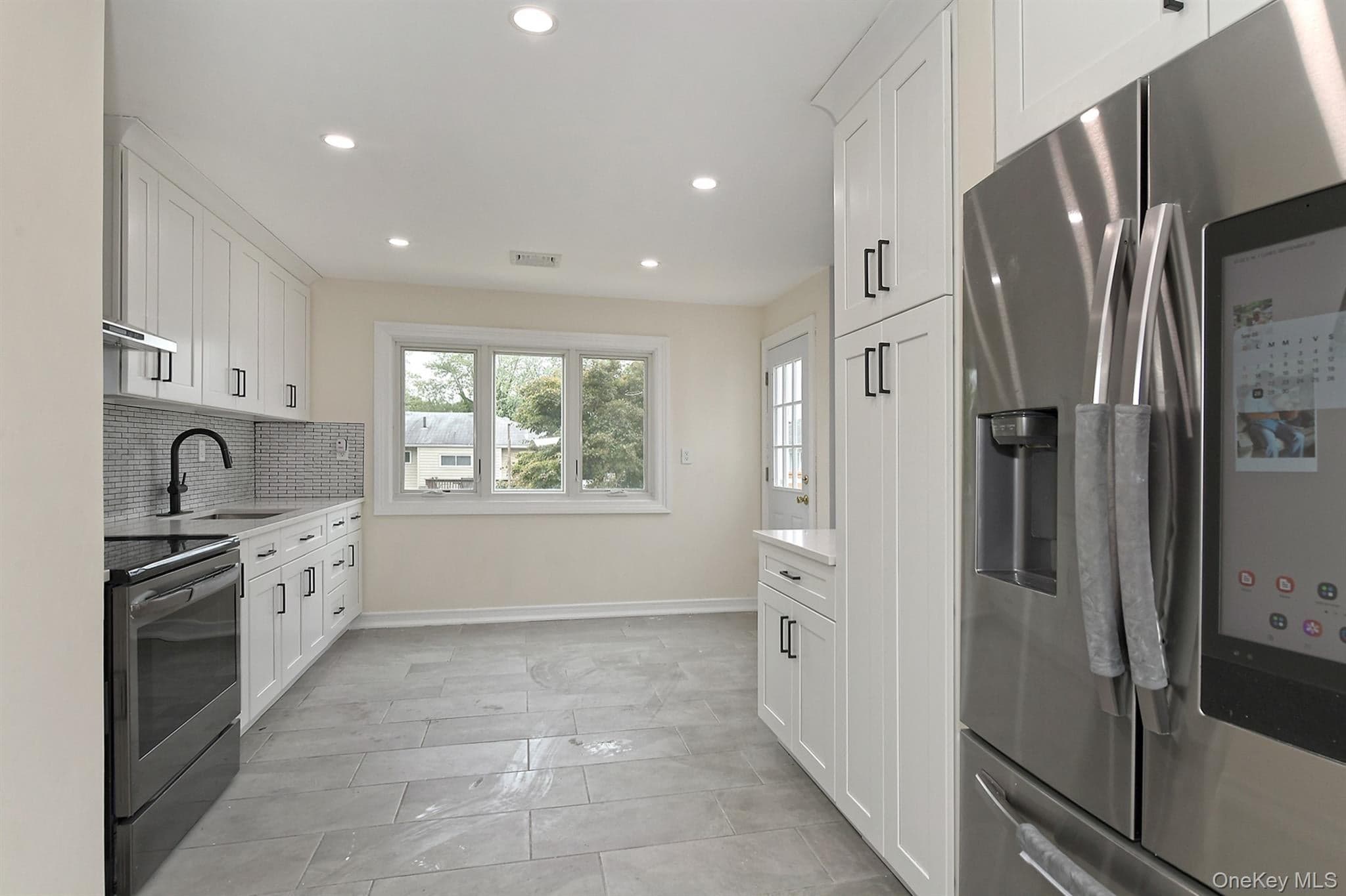 105 N Lewis Avenue thumbnail 16
