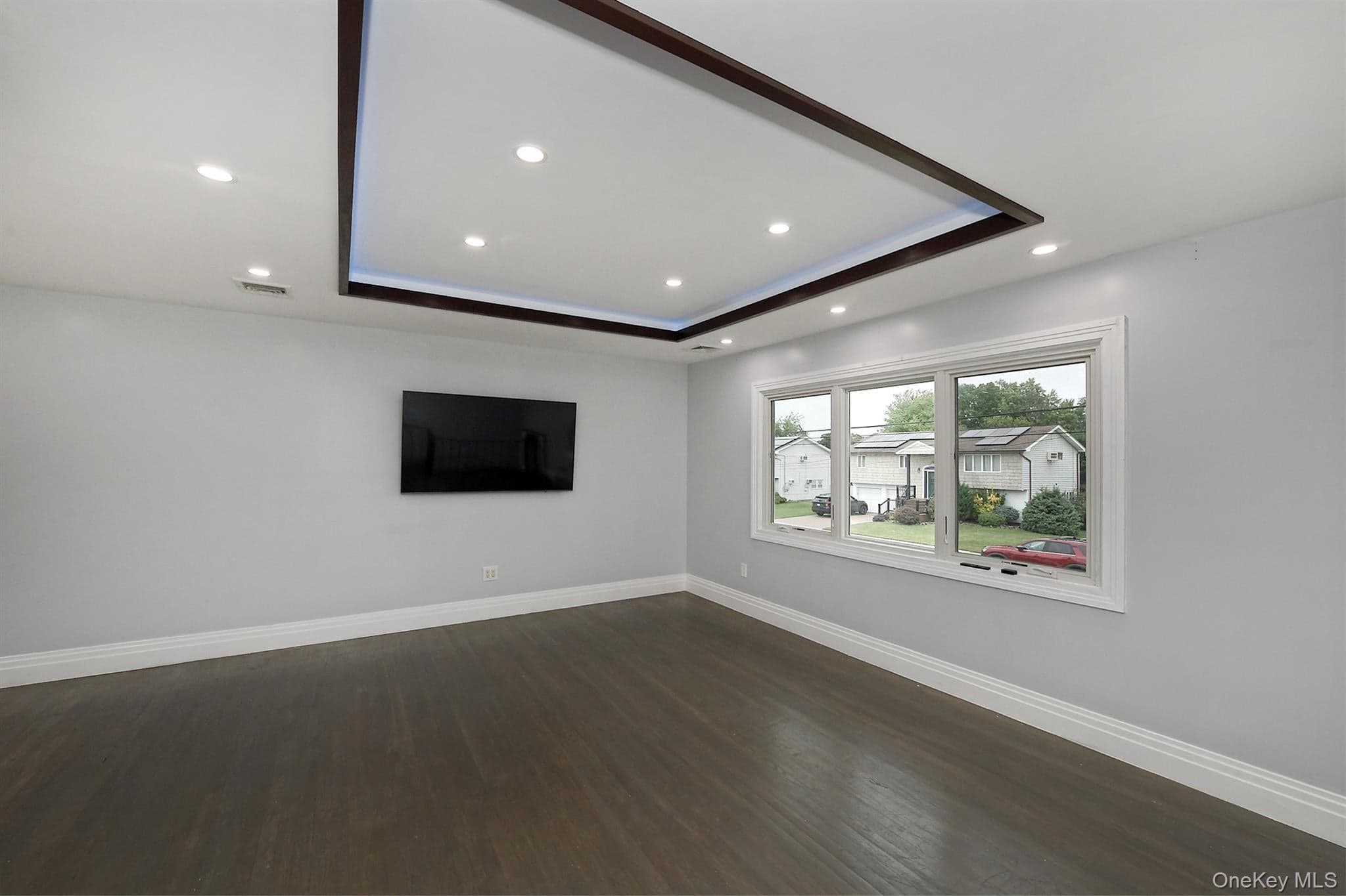 105 N Lewis Avenue thumbnail 9