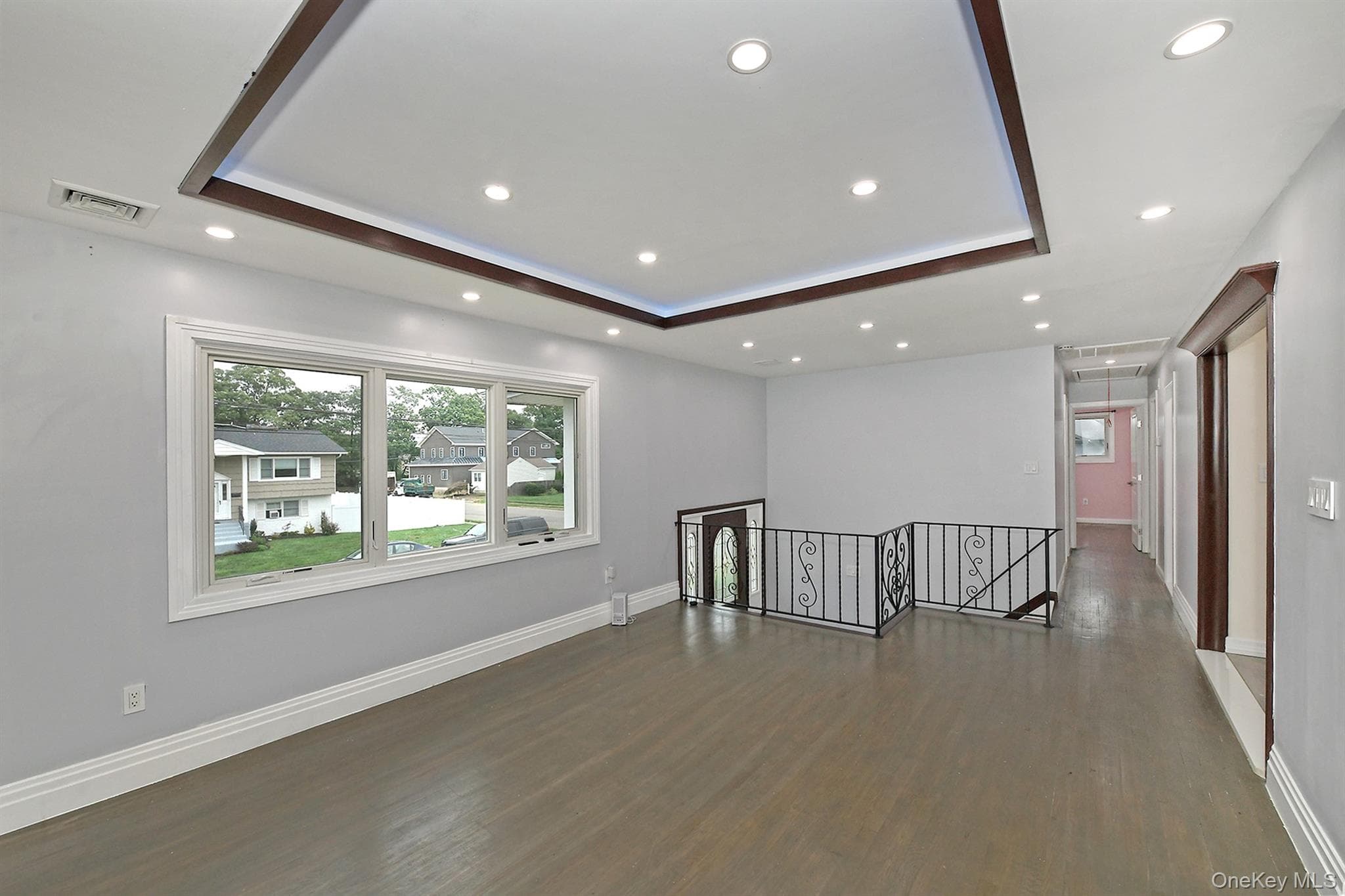105 N Lewis Avenue thumbnail 11