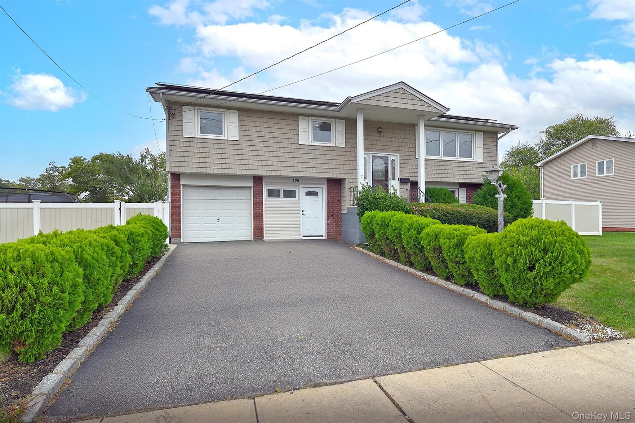 105 N Lewis Avenue thumbnail 2