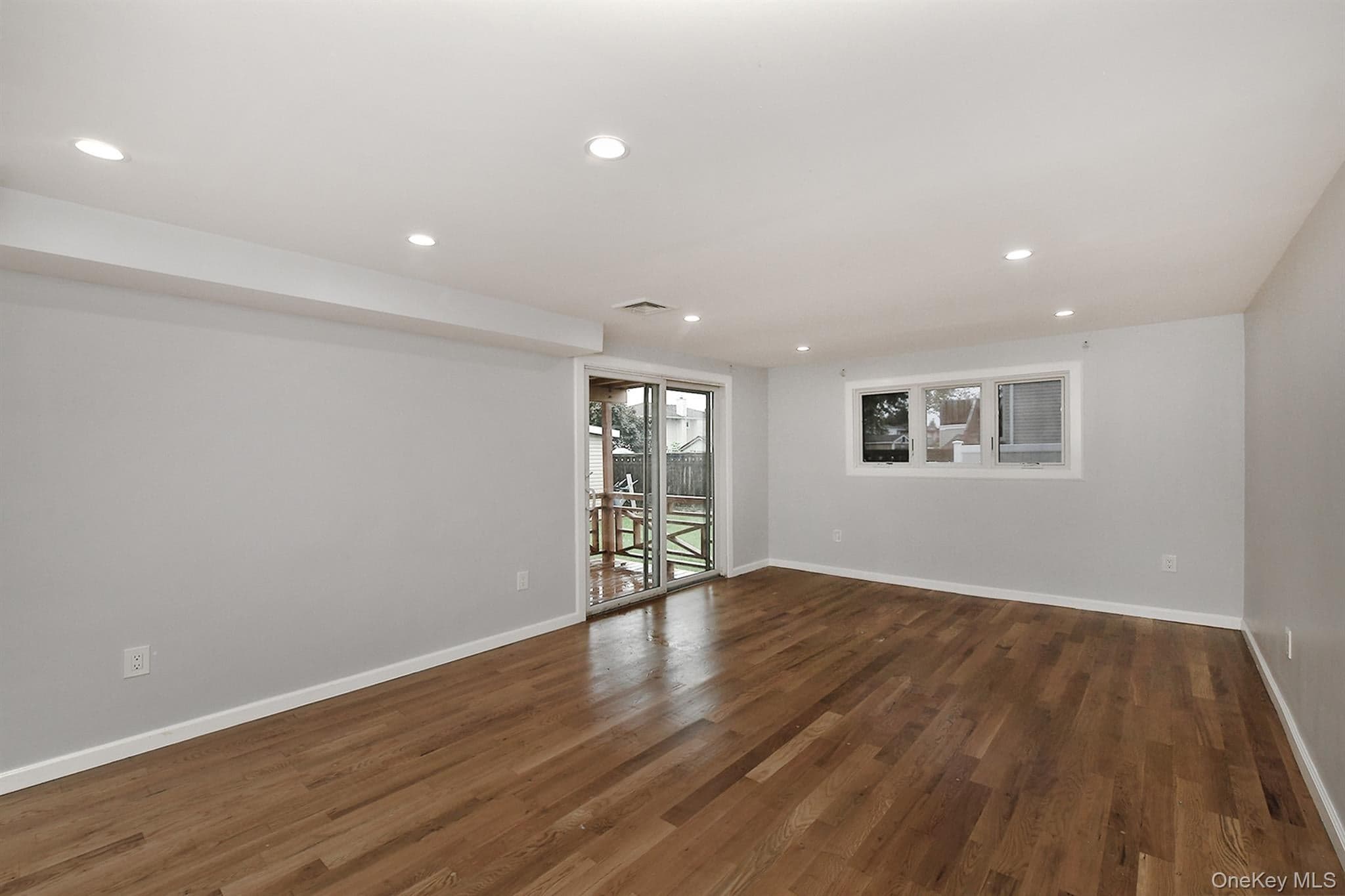 105 N Lewis Avenue thumbnail 31