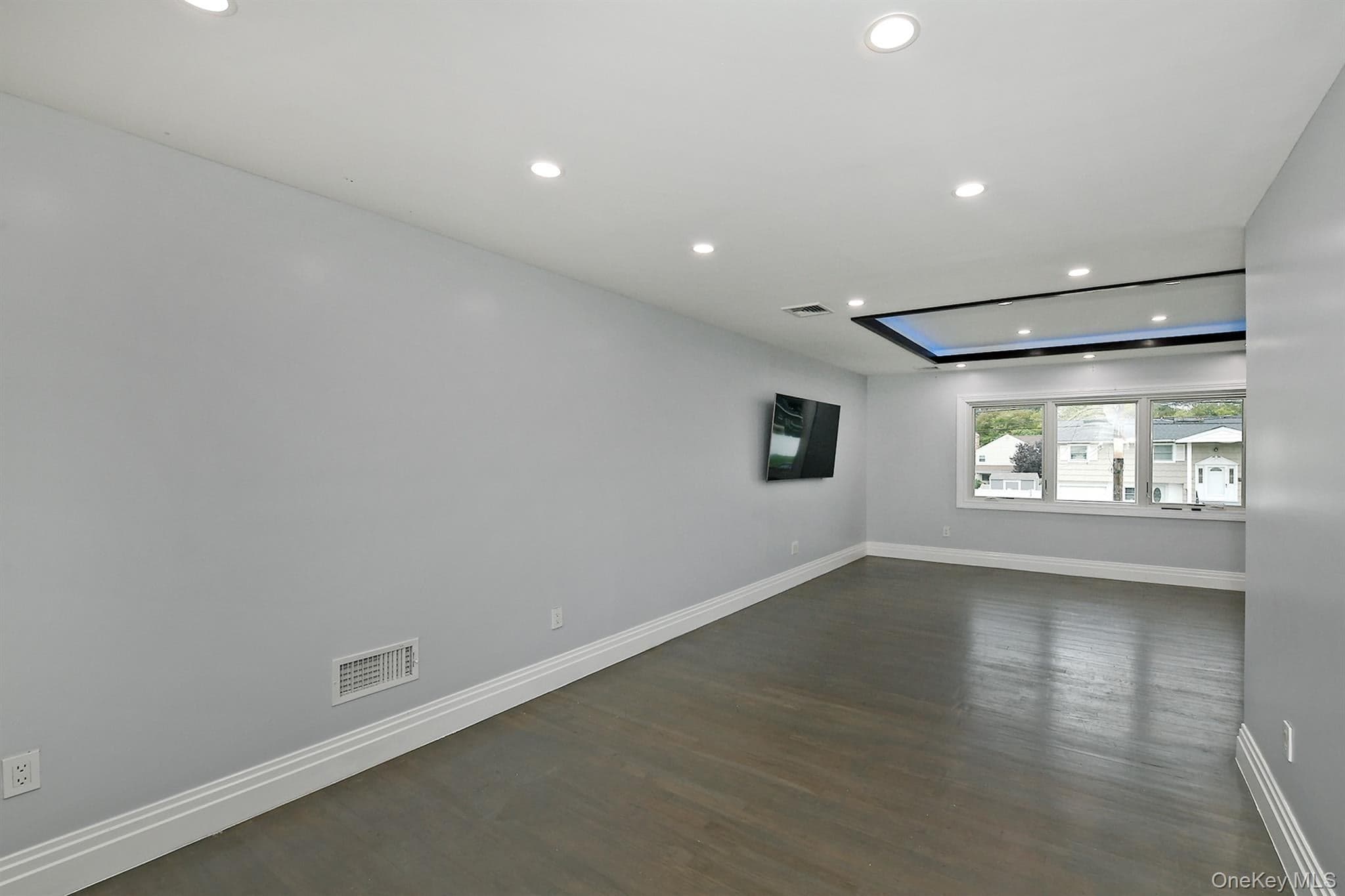 105 N Lewis Avenue thumbnail 12