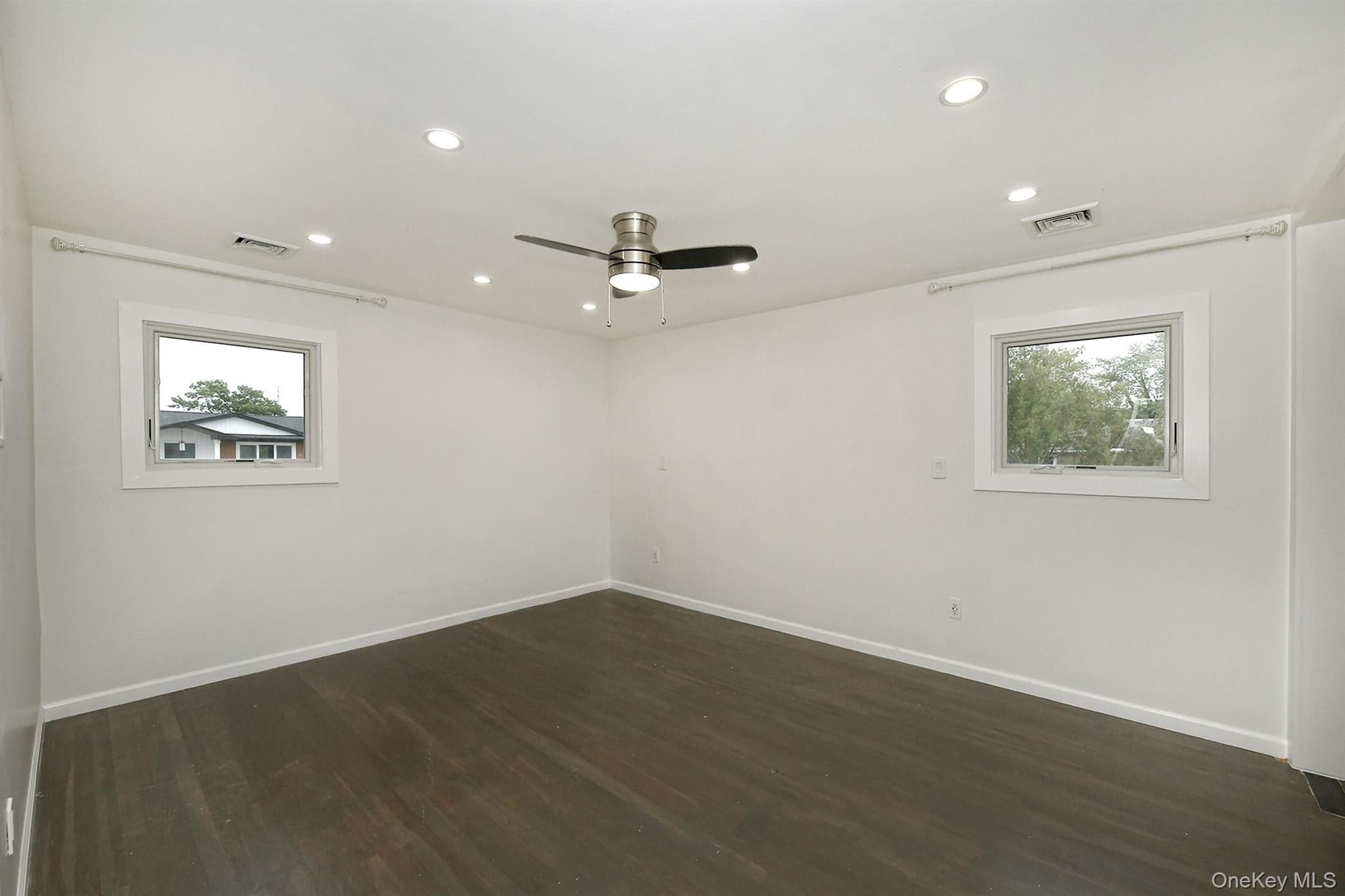 105 N Lewis Avenue thumbnail 21