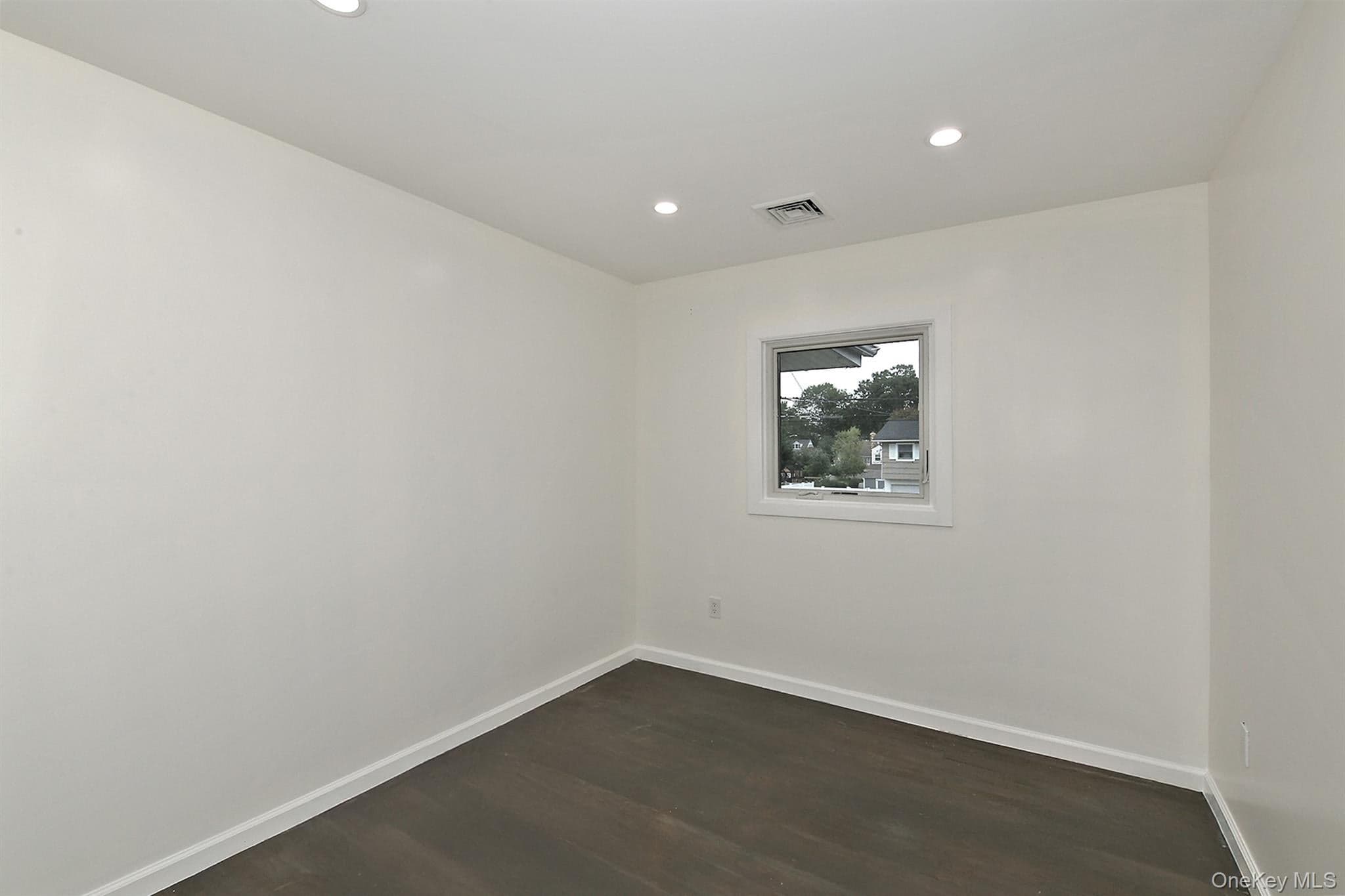 105 N Lewis Avenue thumbnail 23