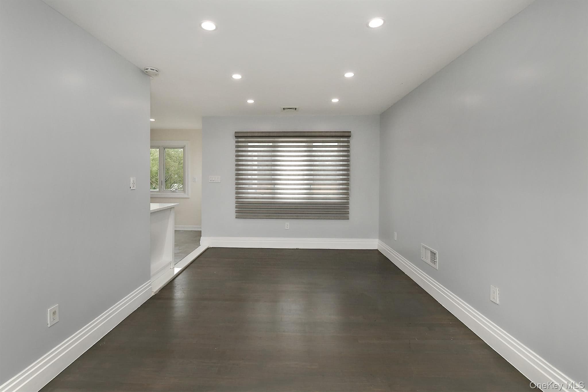 105 N Lewis Avenue thumbnail 14