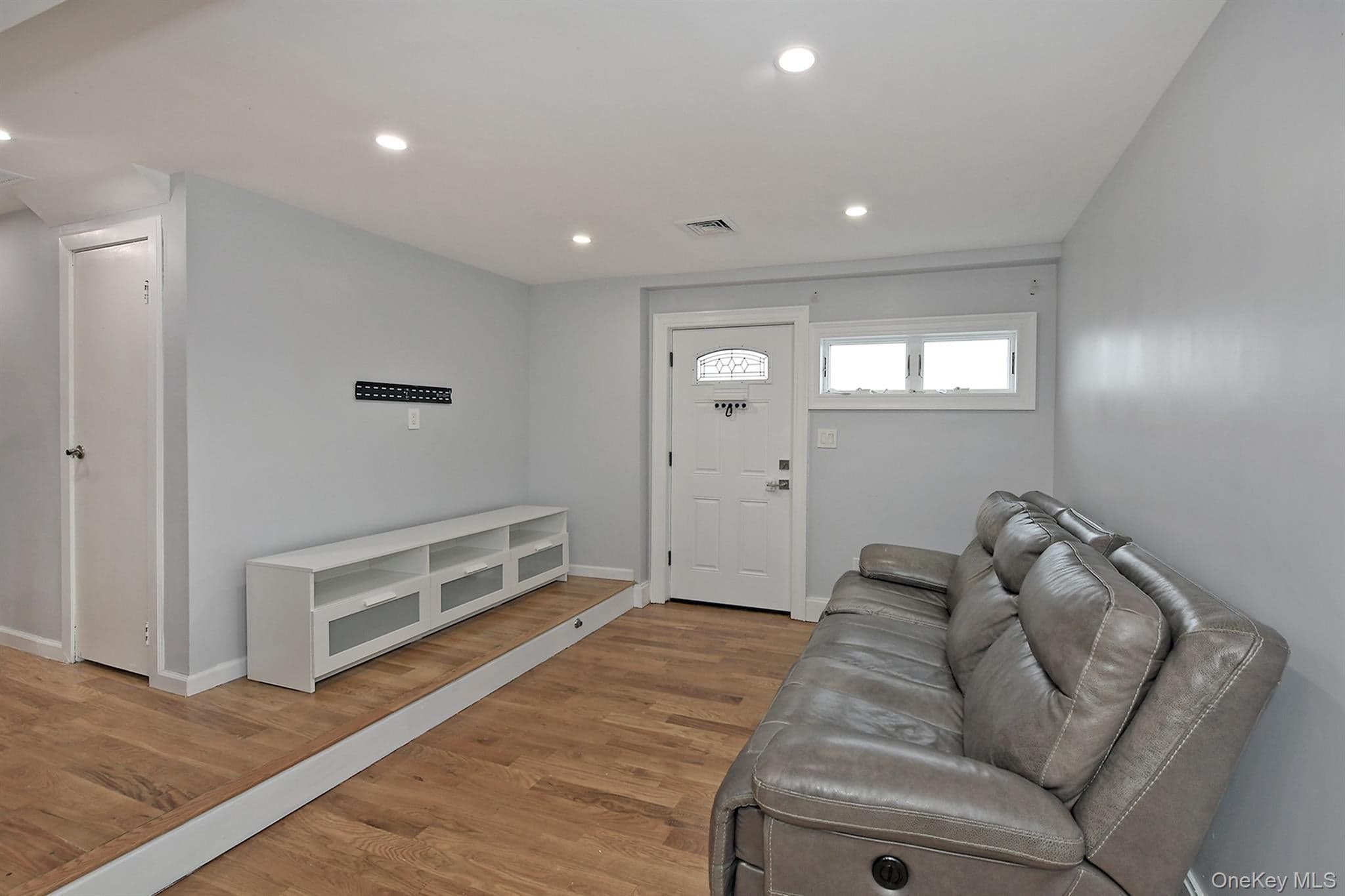 105 N Lewis Avenue thumbnail 27