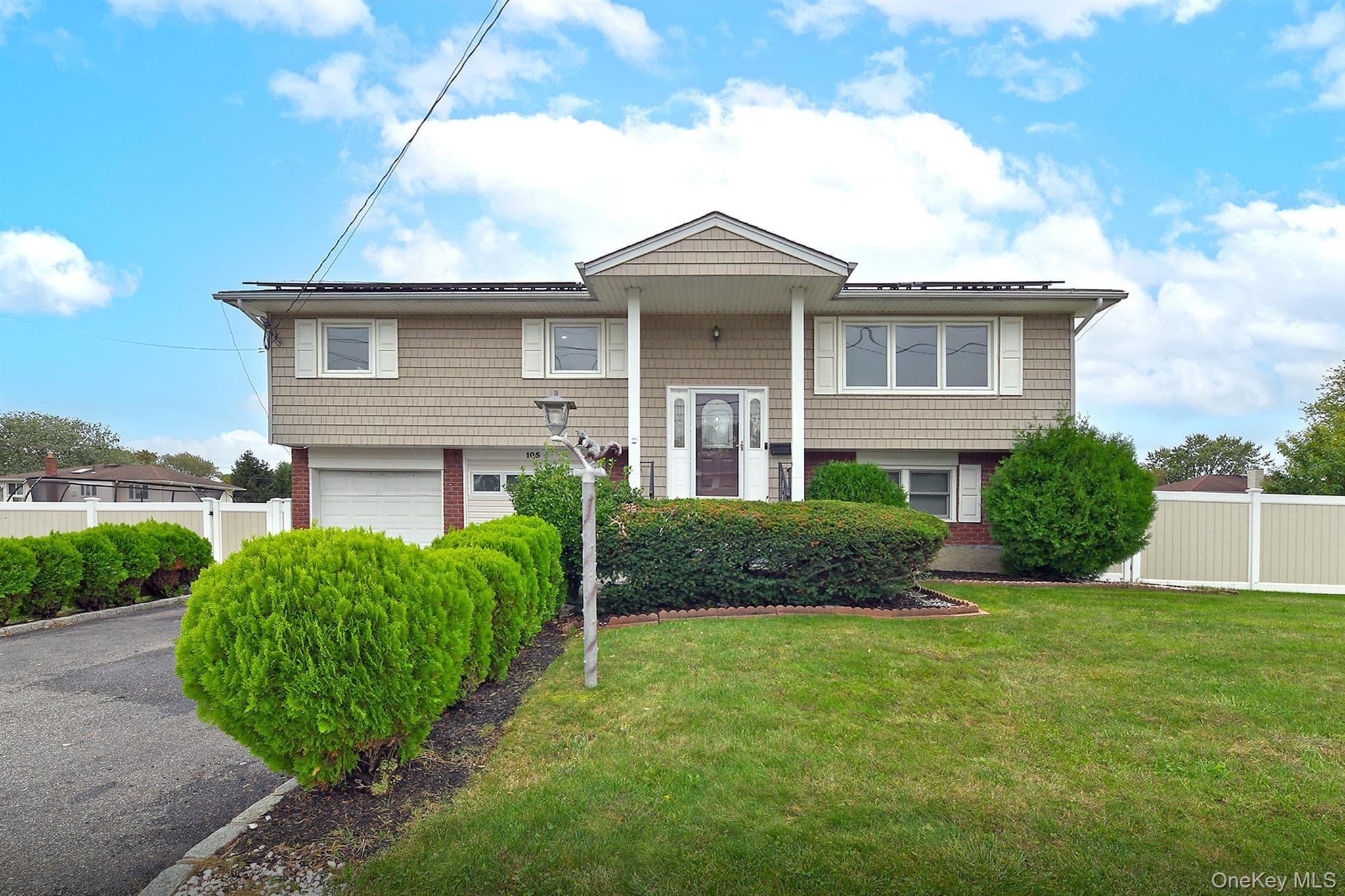 105 N Lewis Avenue, Lindenhurst