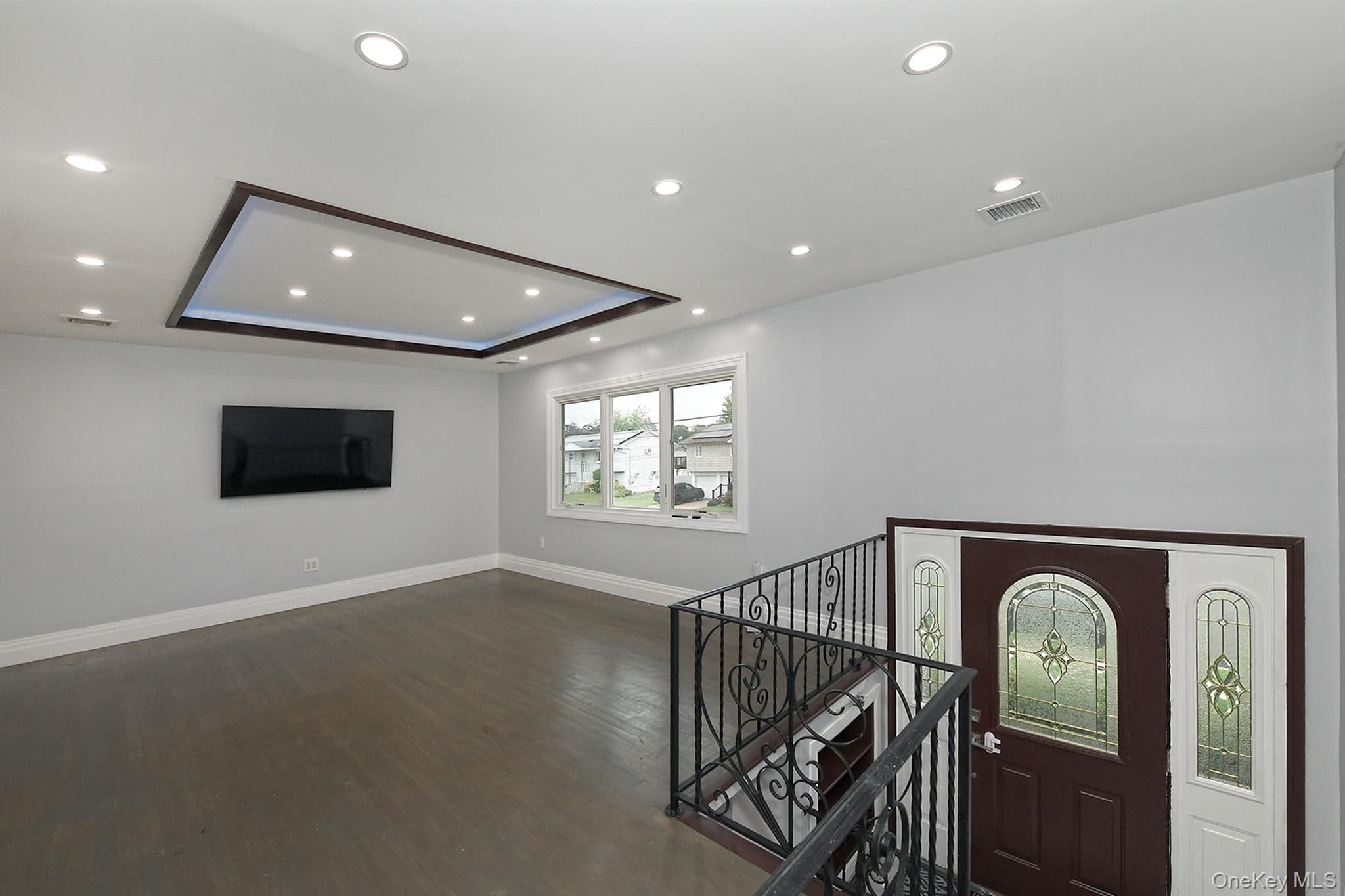 105 N Lewis Avenue thumbnail 10