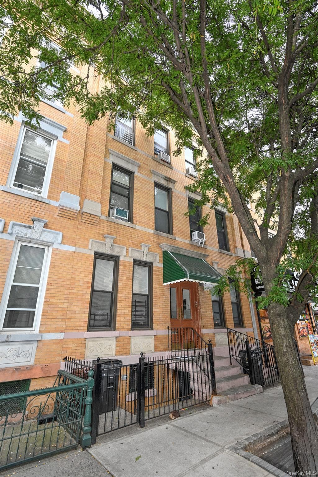 967 Seneca Avenue thumbnail 2