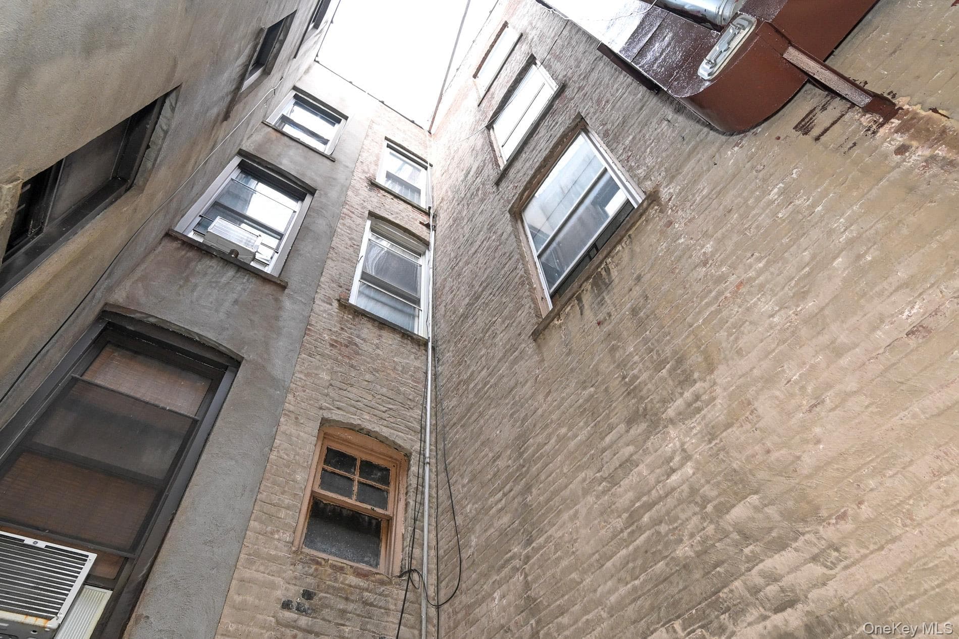 967 Seneca Avenue thumbnail 15