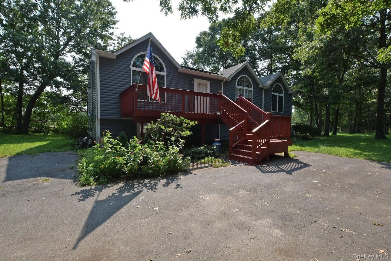 224C Country Road, Medford