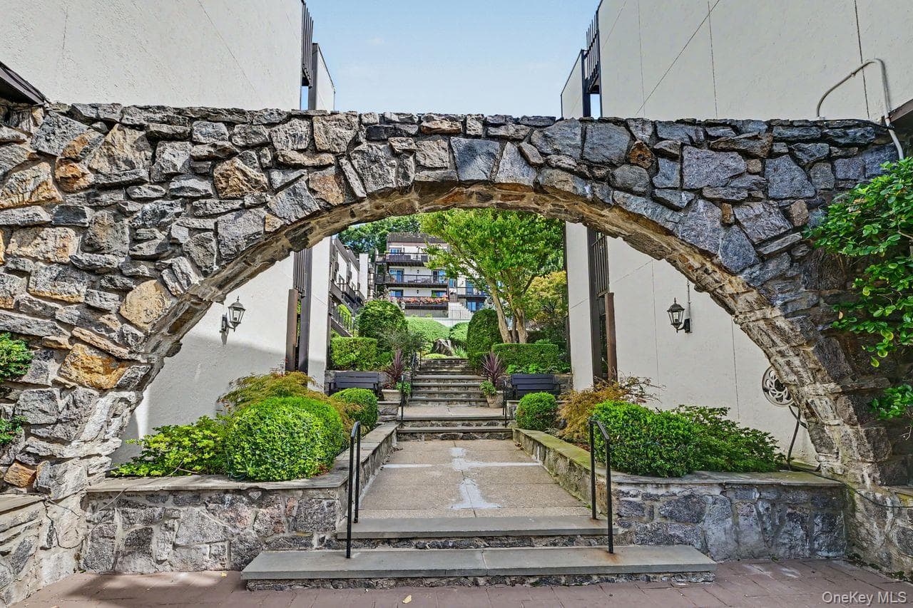 1200 Warburton Avenue Unit: 41 thumbnail 5