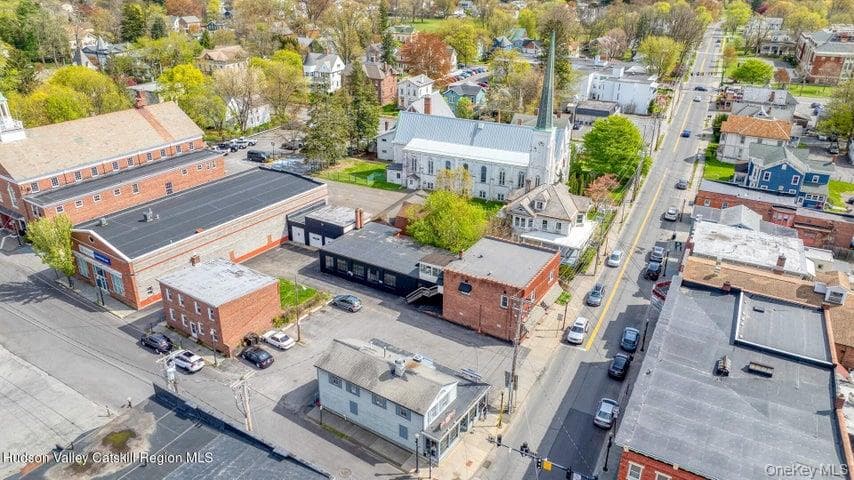 211 Main Street thumbnail 4