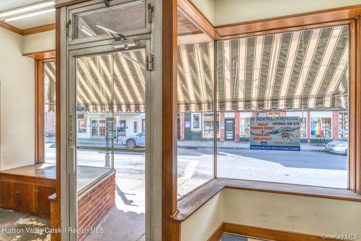 211 Main Street thumbnail 11