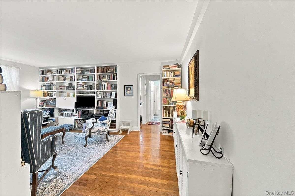 5621 Netherland Avenue Unit: 3D thumbnail 4