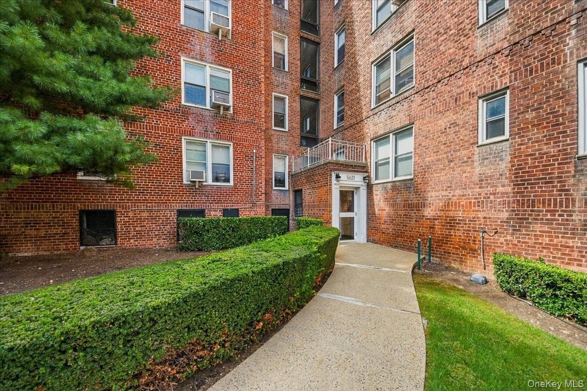5621 Netherland Avenue Unit: 3D thumbnail 17