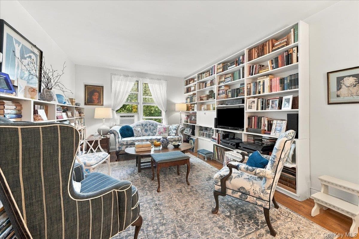 5621 Netherland Avenue Unit: 3D thumbnail 2