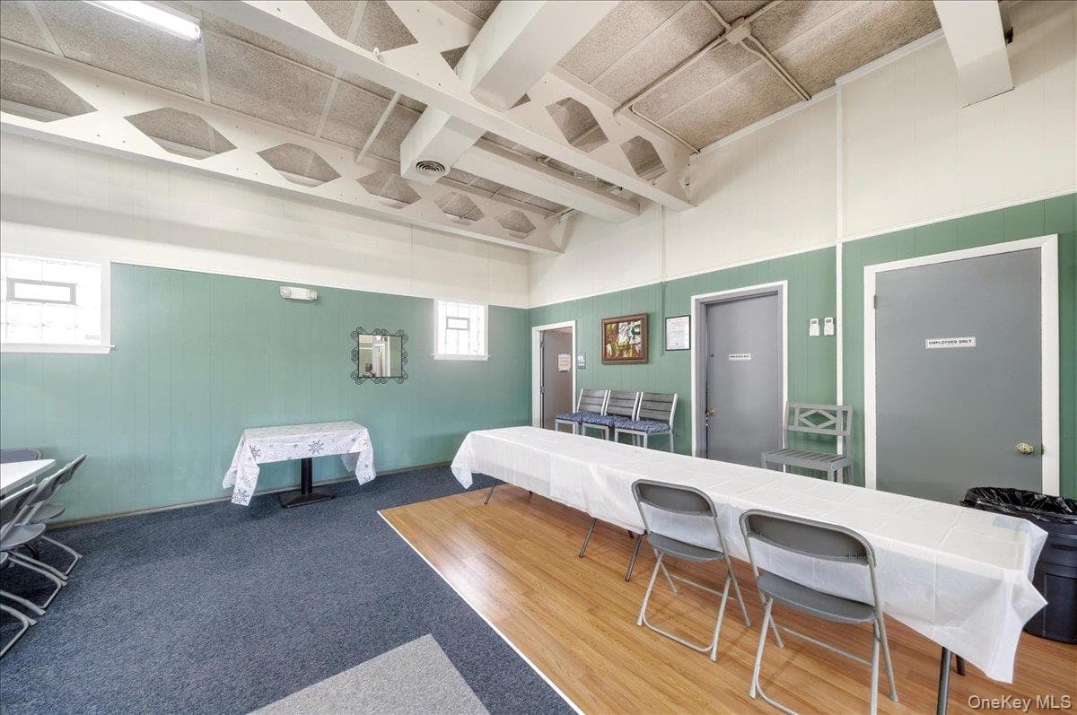 228 N Washington Street thumbnail 15