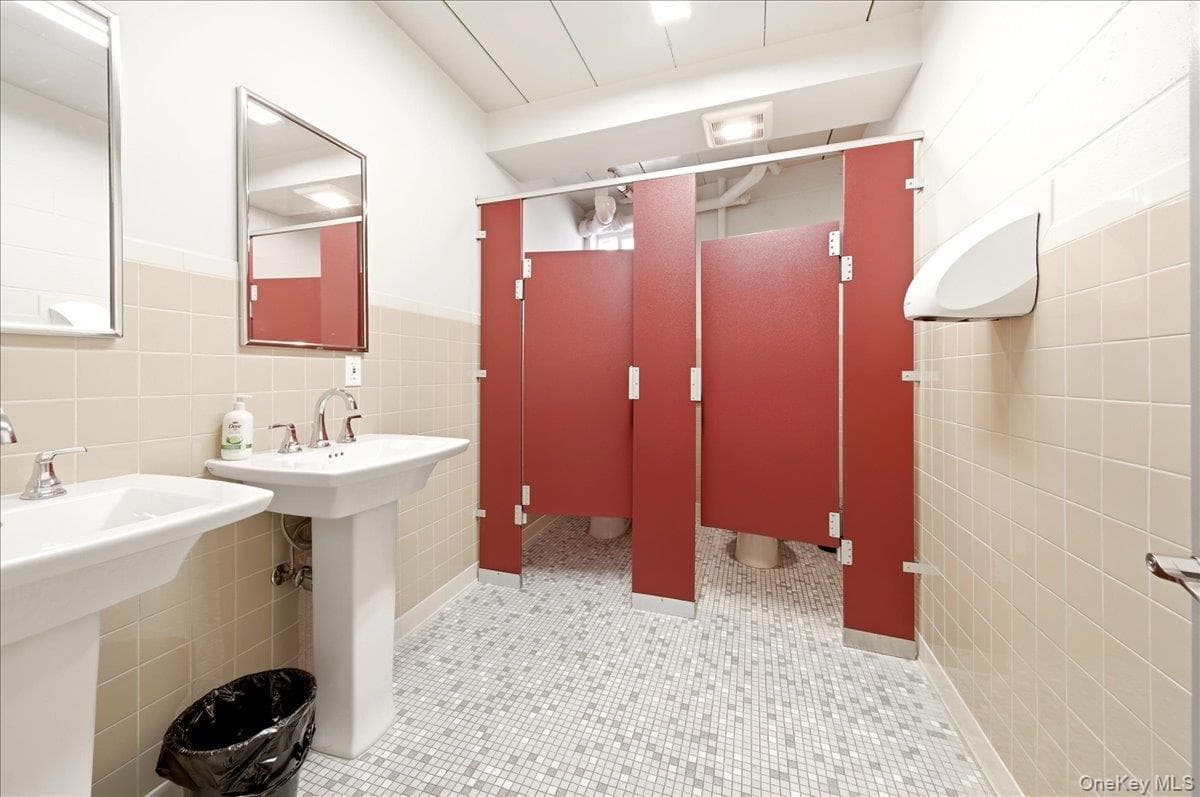228 N Washington Street thumbnail 26