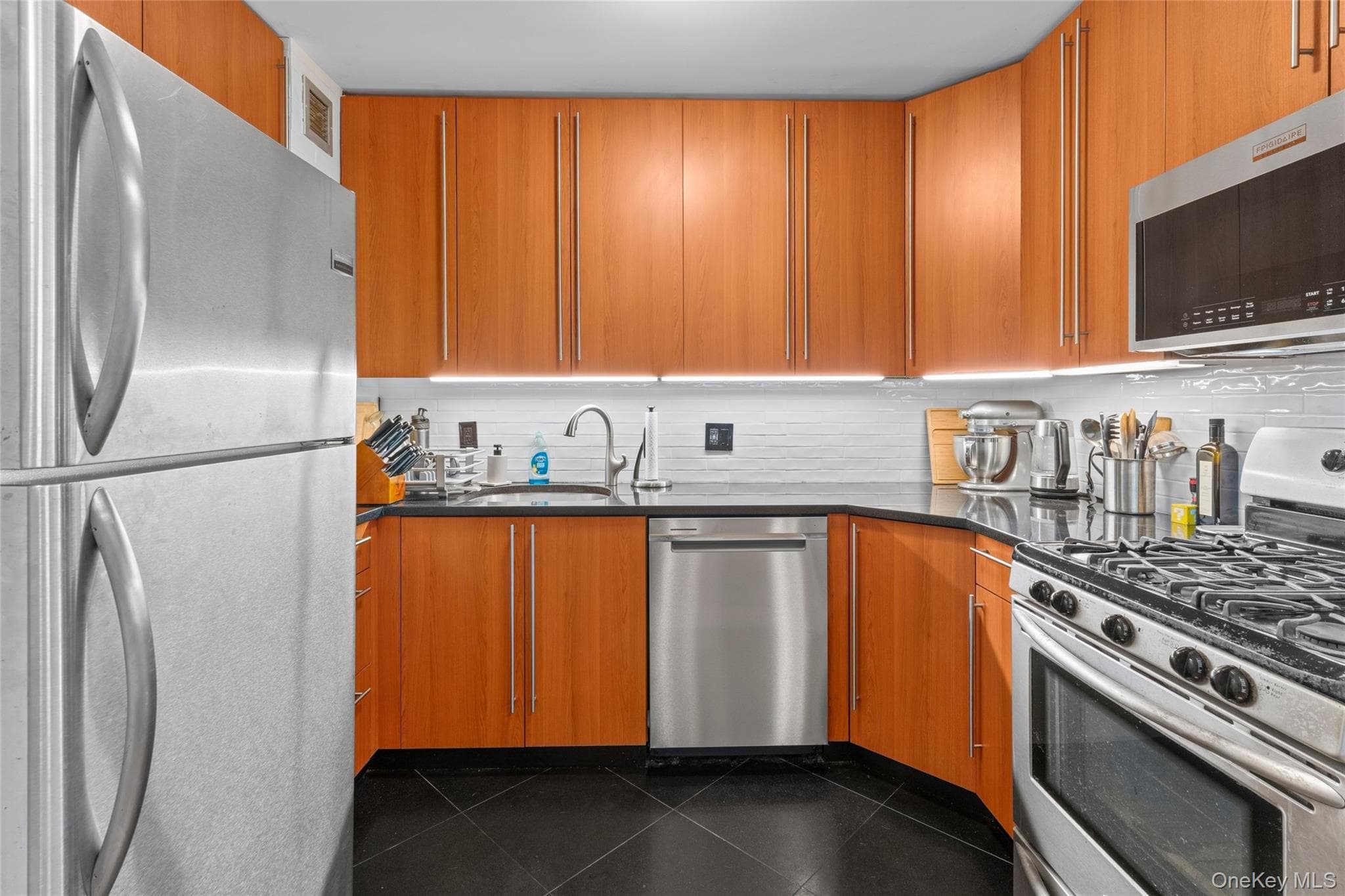 345 E 93rd Street Unit: 13G thumbnail 11