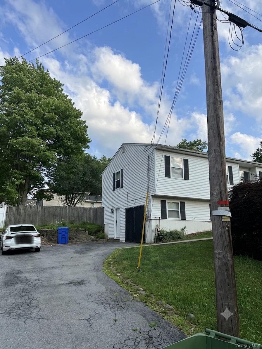 18 Pine Street photo 1