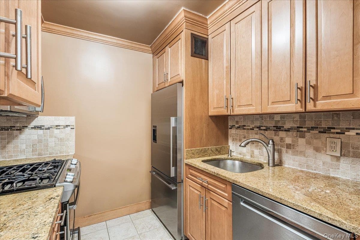17-85 215th Street Unit: 16H thumbnail 9