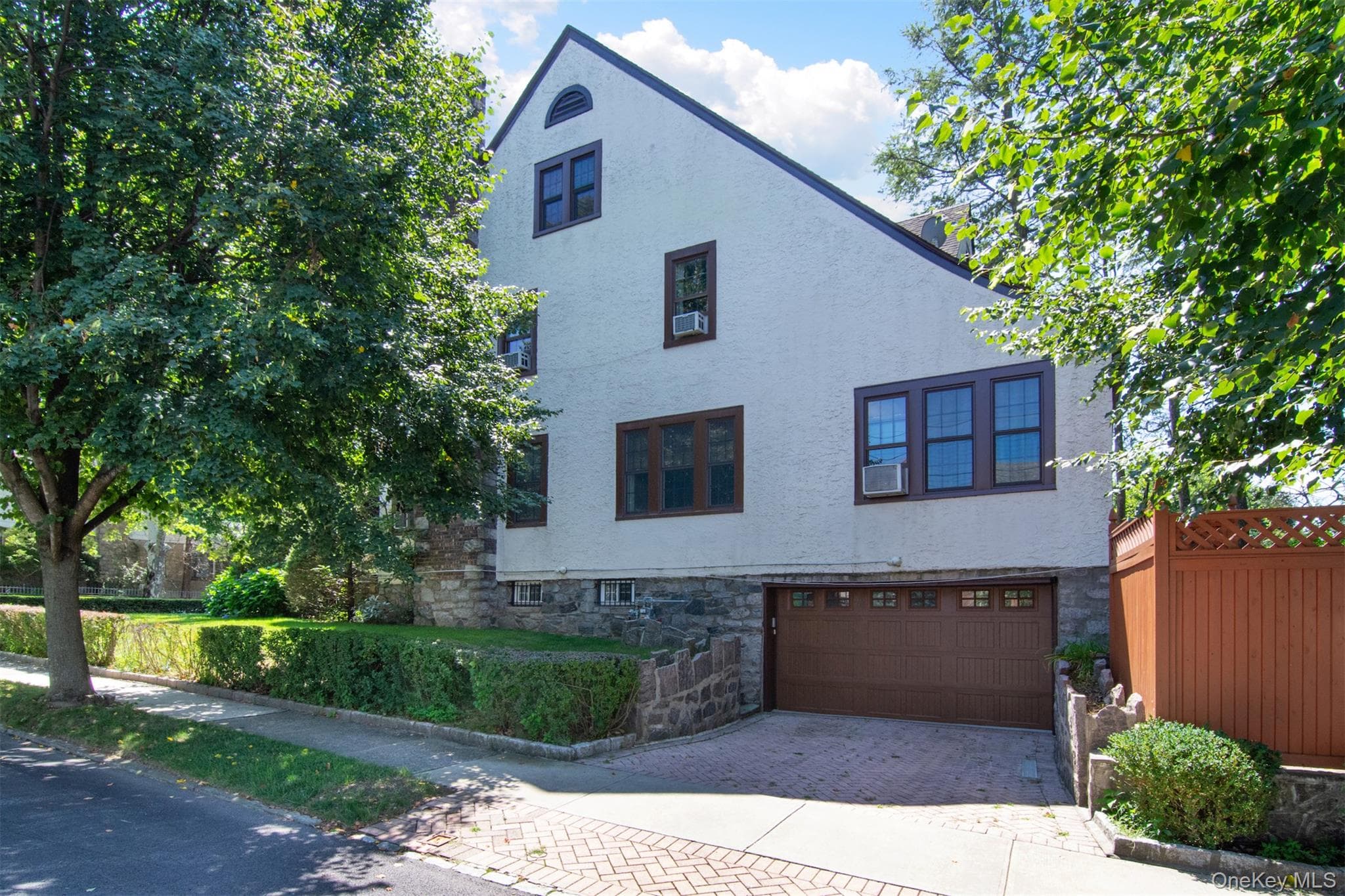 233 Kneeland Avenue thumbnail 5
