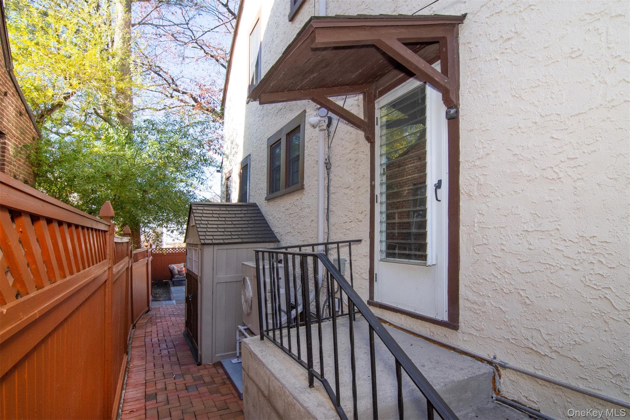 233 Kneeland Avenue thumbnail 38