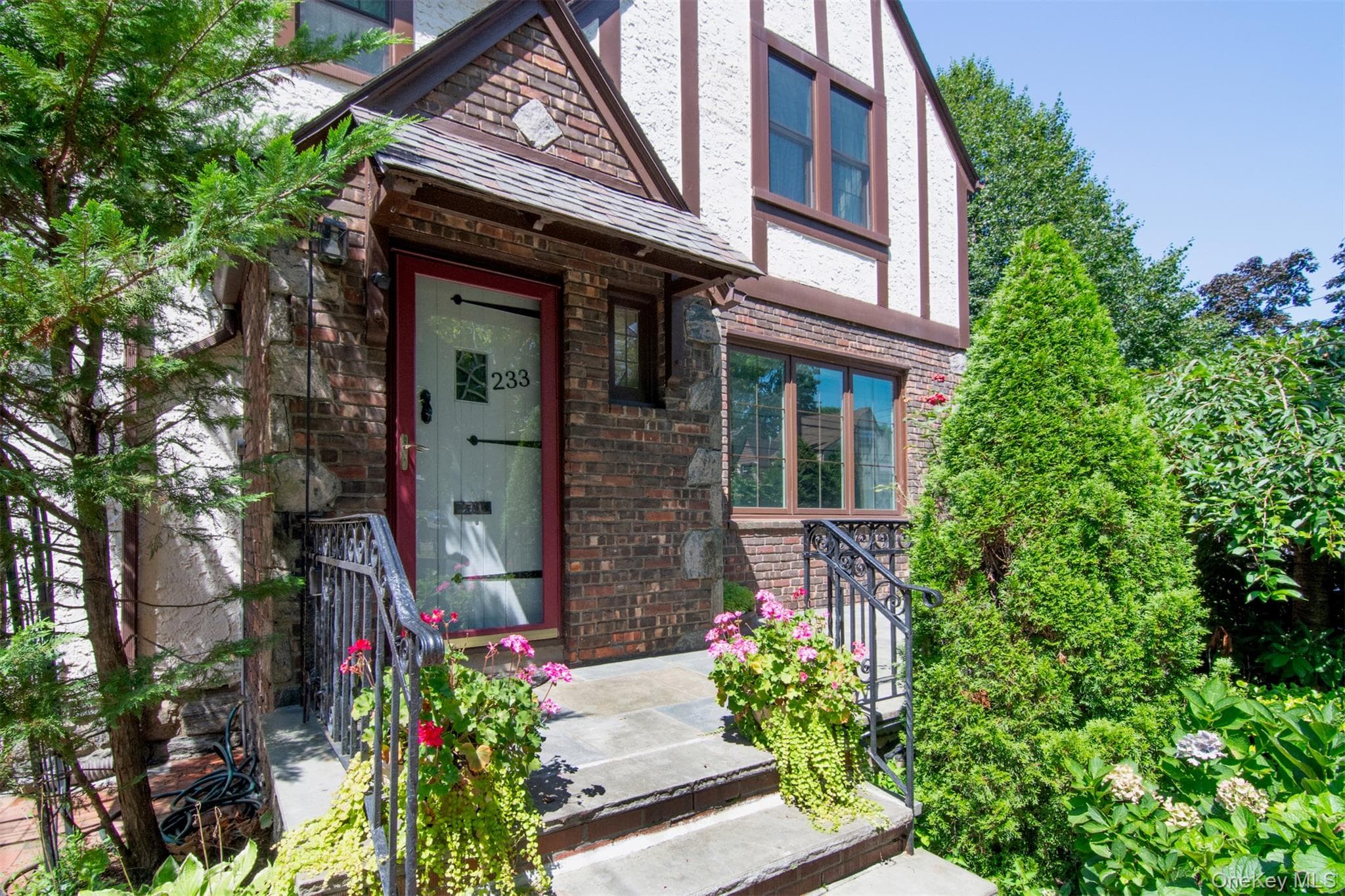 233 Kneeland Avenue thumbnail 3