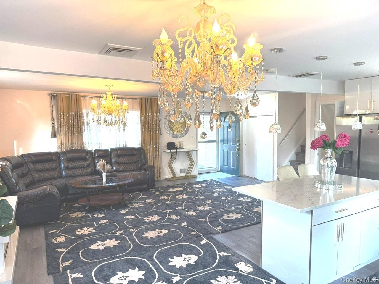 58 Narcissus Avenue thumbnail 3
