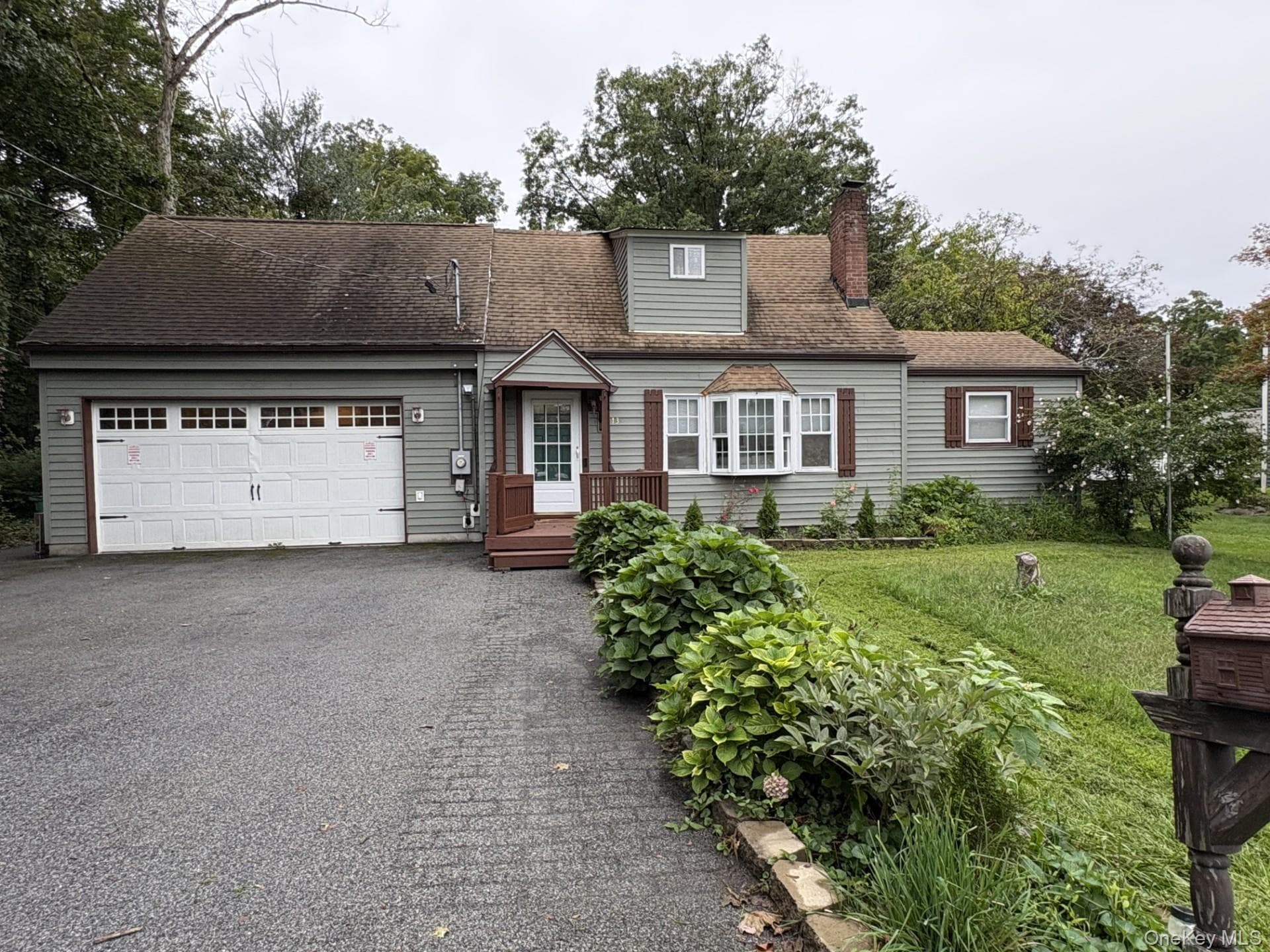13 Cedar Lane photo 1