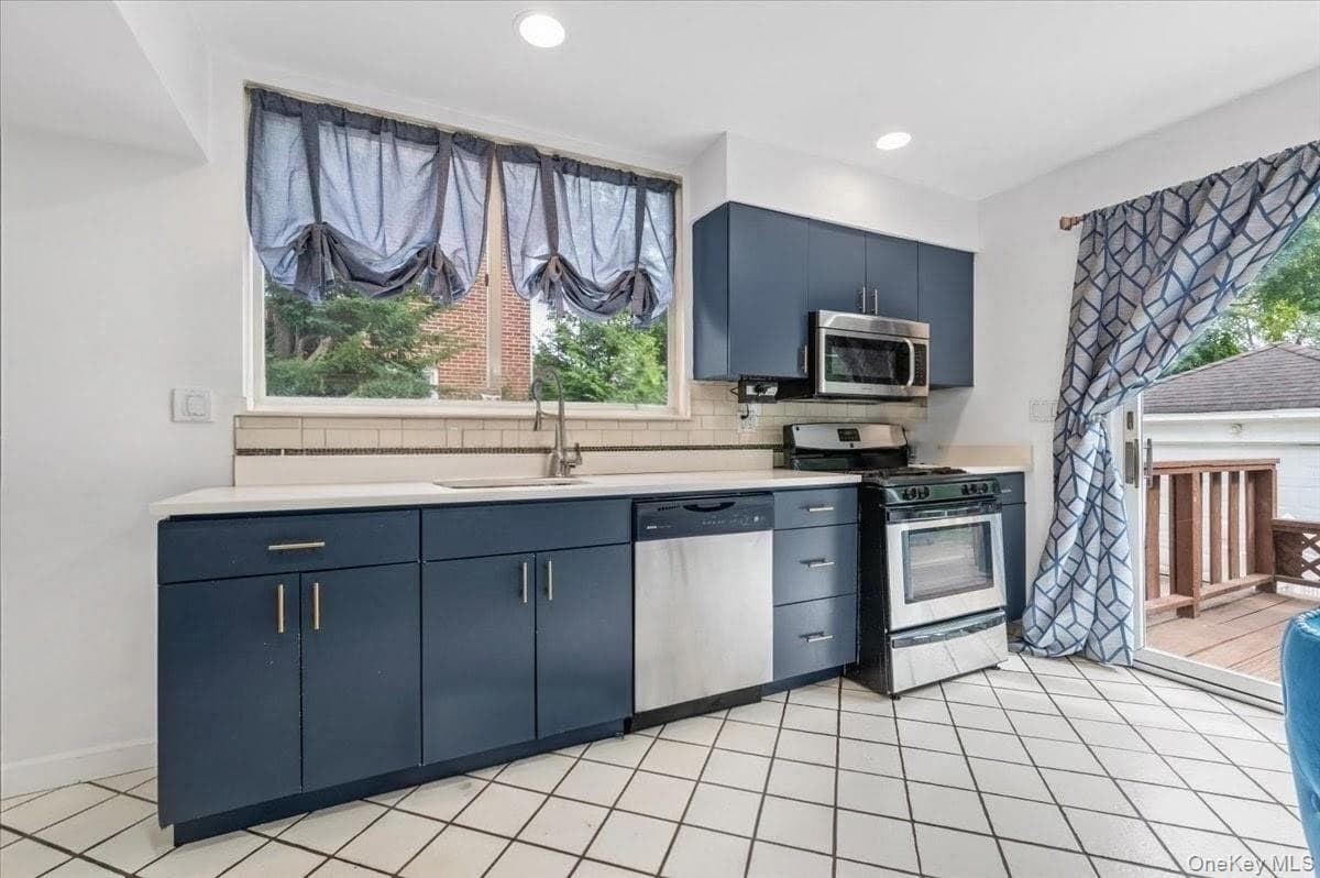 1051 Roselle Place thumbnail 11
