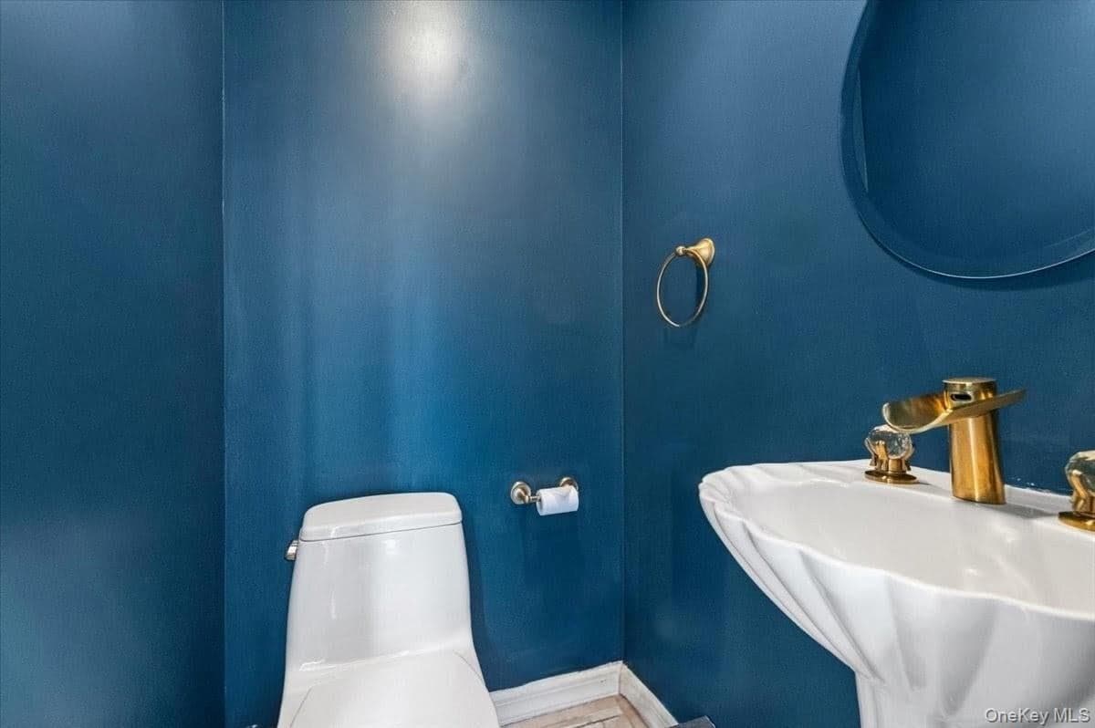 1051 Roselle Place thumbnail 15