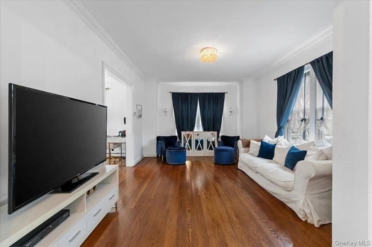 1051 Roselle Place thumbnail 7