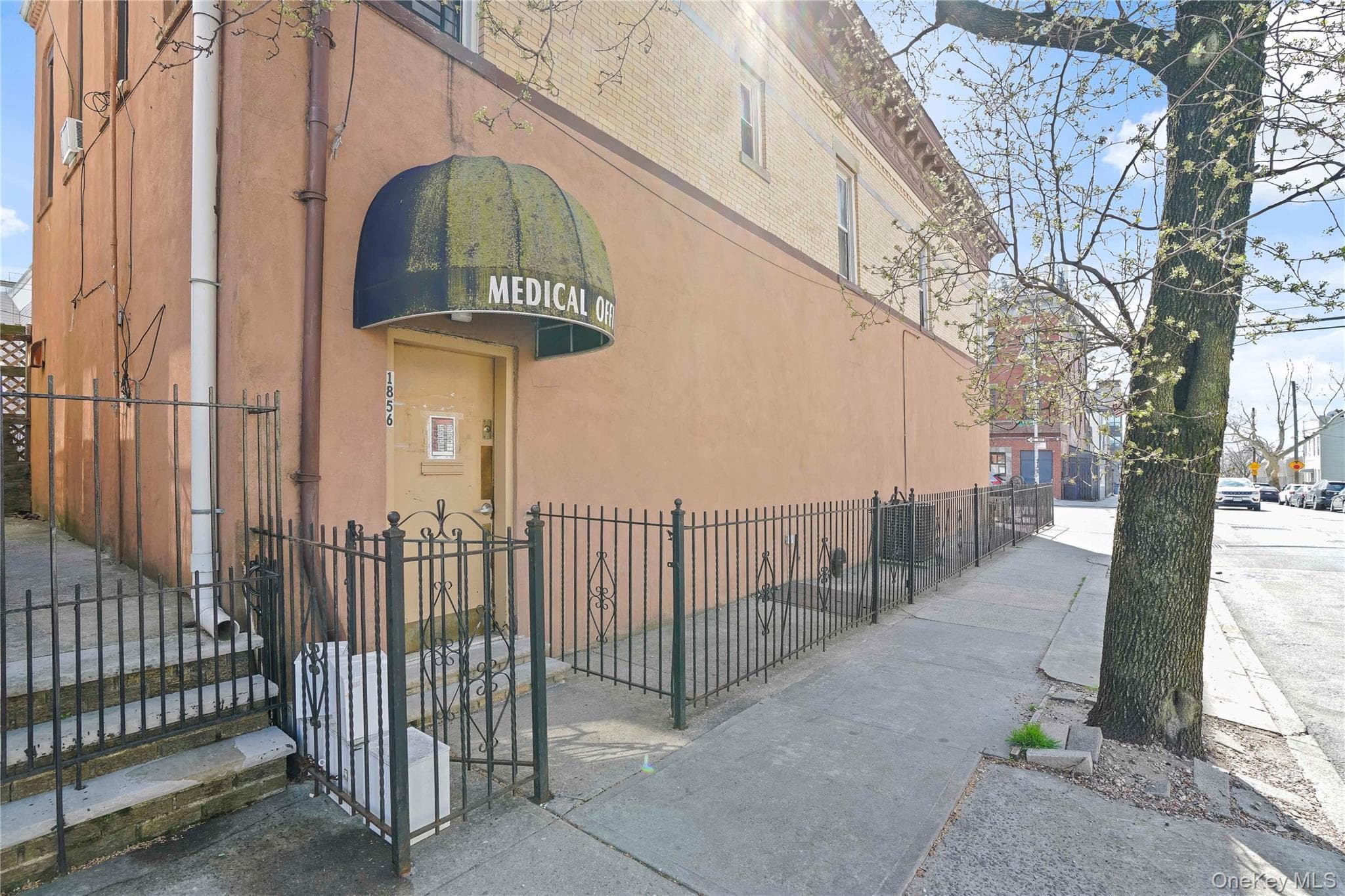 351 Onderdonk Avenue thumbnail 3