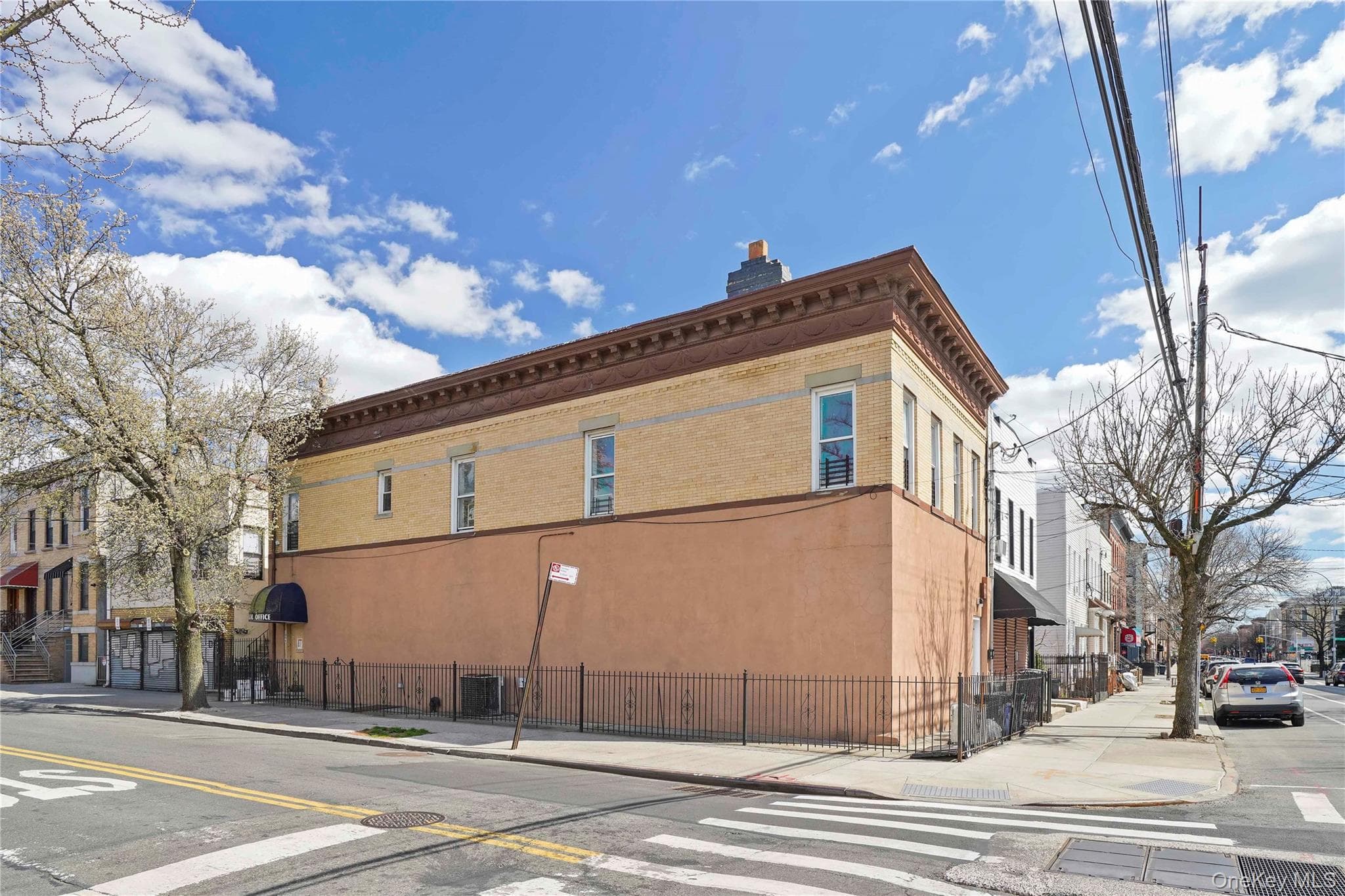 351 Onderdonk Avenue thumbnail 4