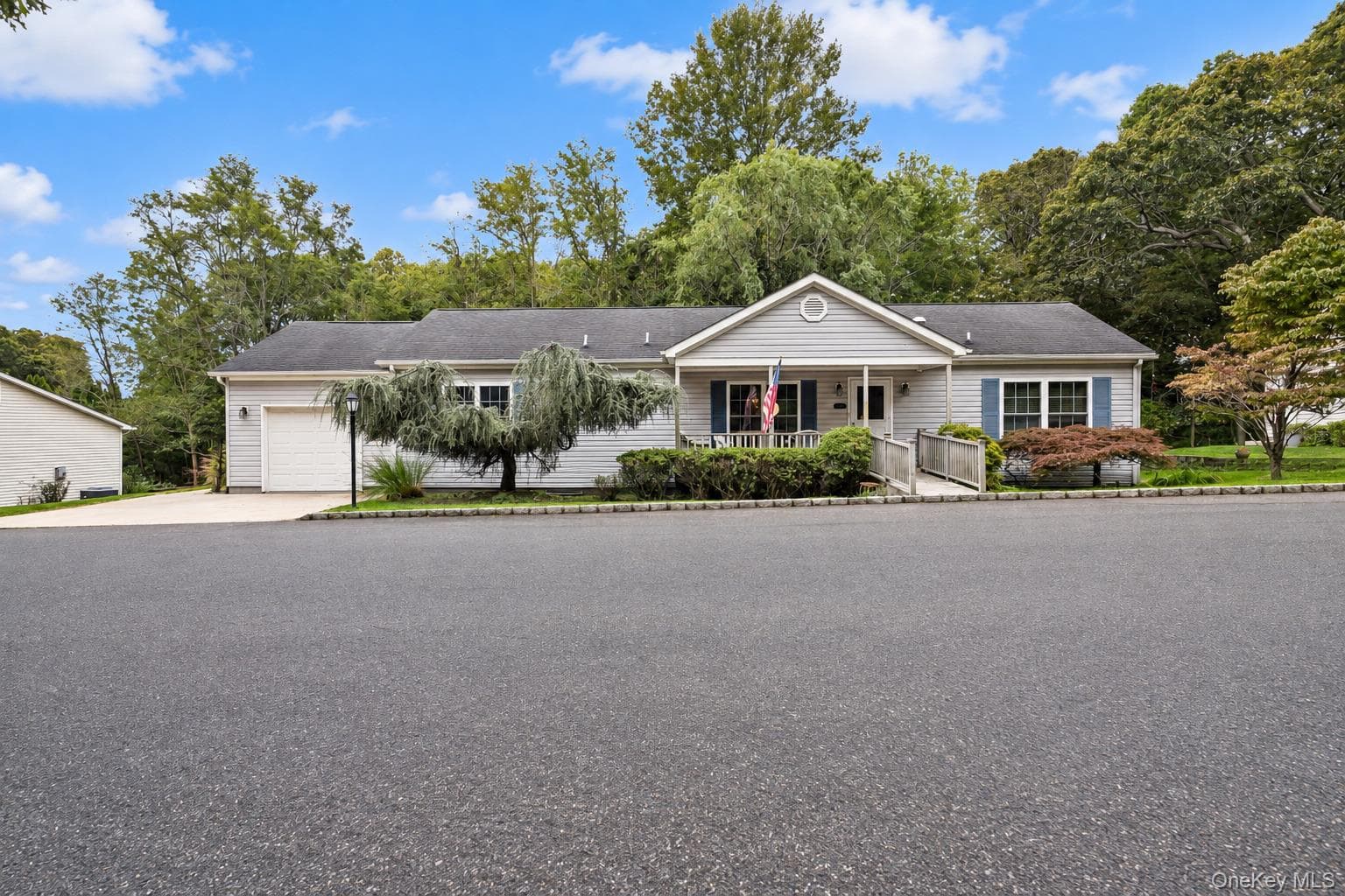 1407 Middle Road Unit: 245, Calverton
