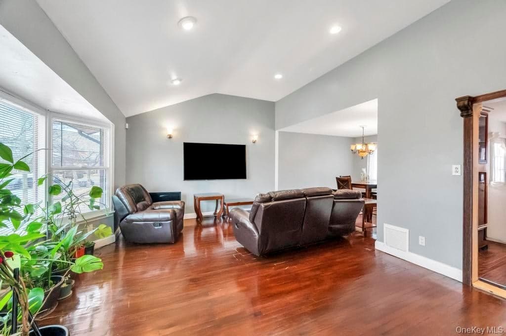 3263 Milburn Avenue thumbnail 3