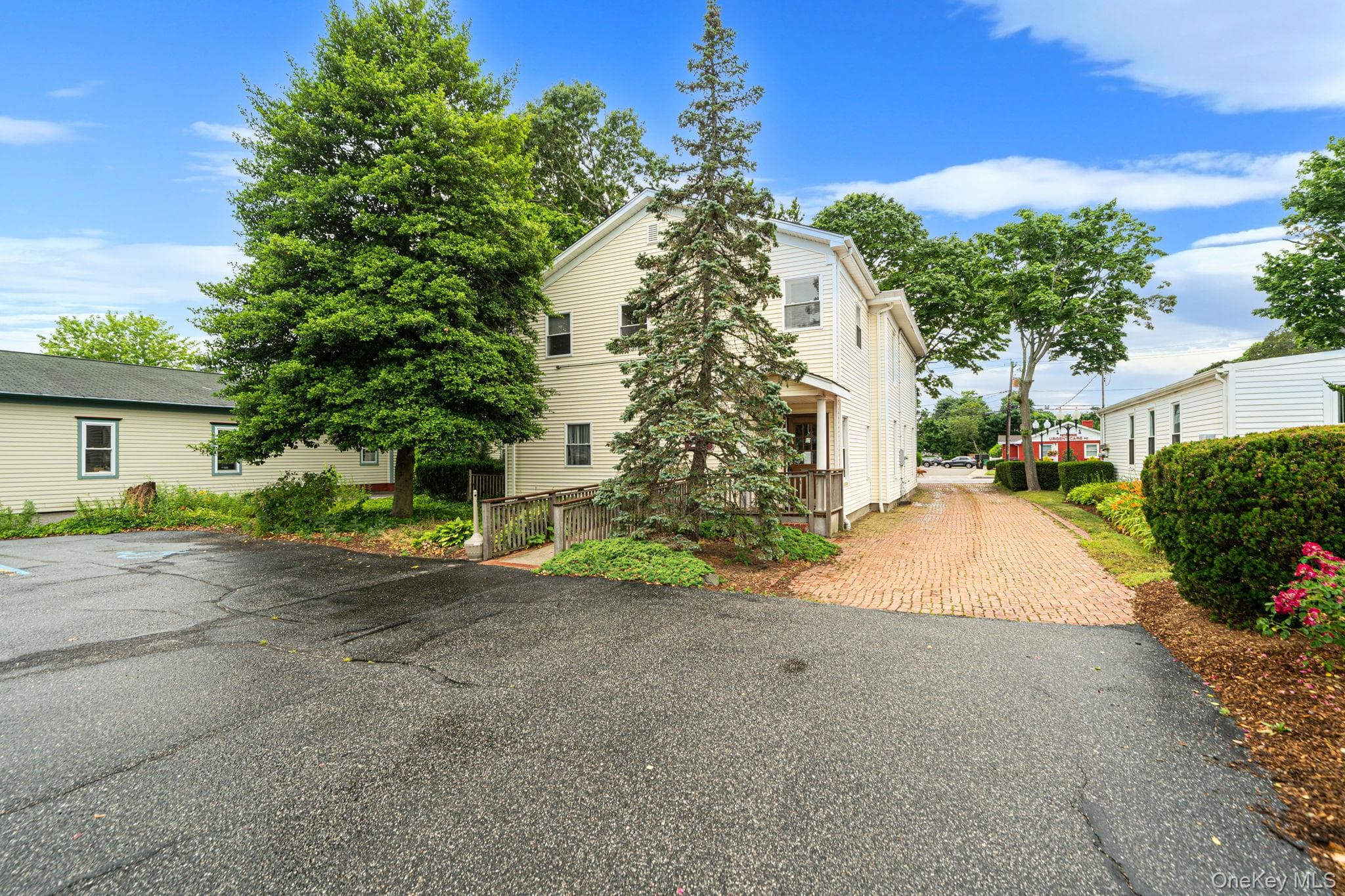 147 N Ocean Avenue thumbnail 4