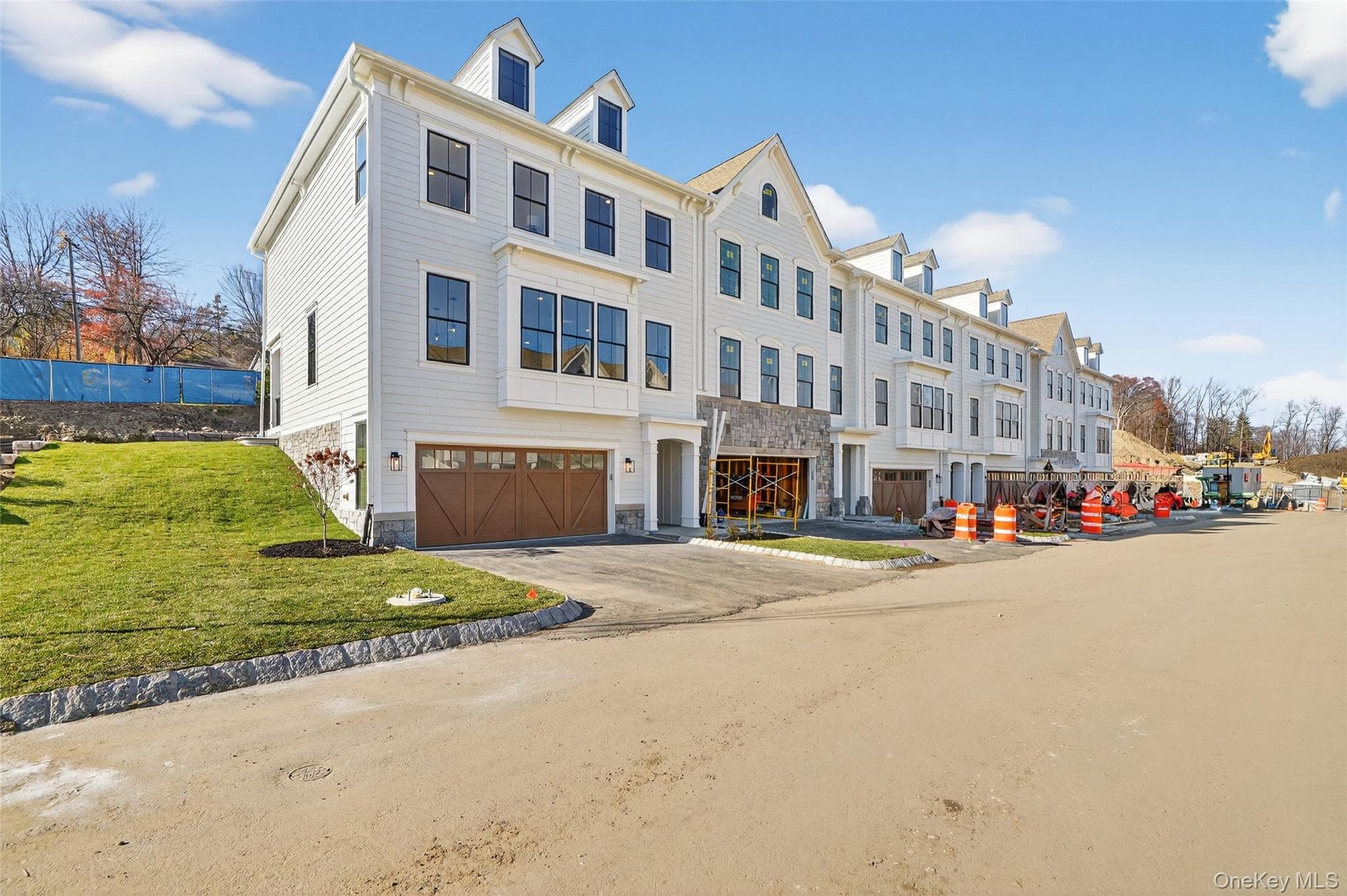 1815 Soundview Court thumbnail 2