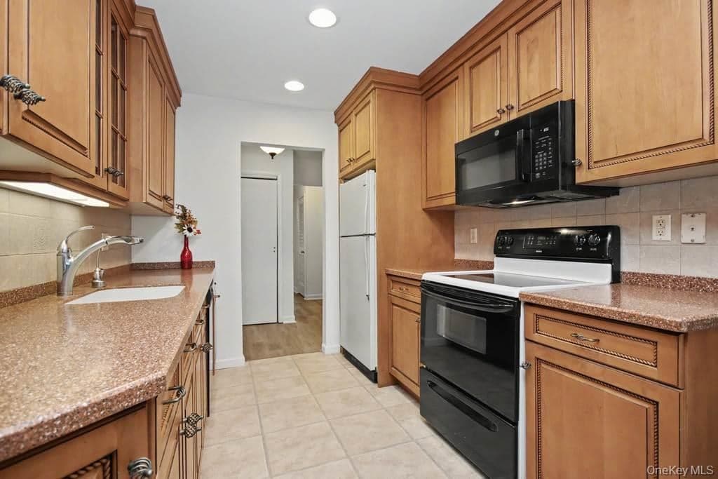 969 Sierra Vista Lane thumbnail 7