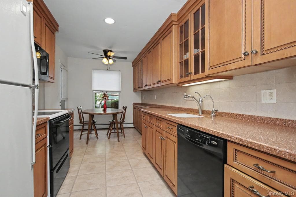 969 Sierra Vista Lane thumbnail 3