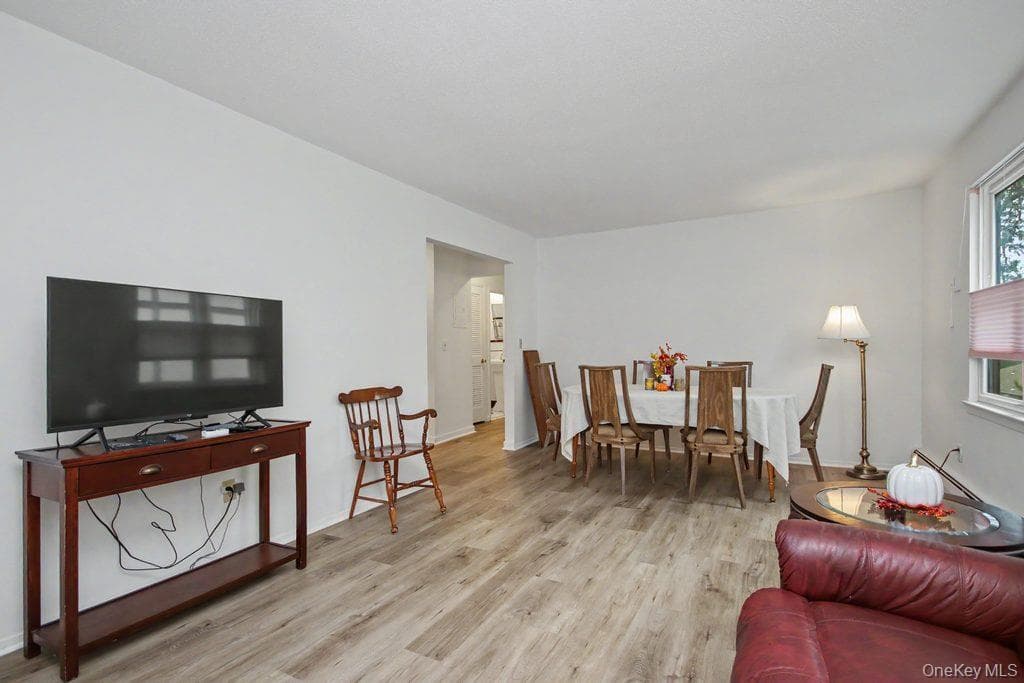 969 Sierra Vista Lane thumbnail 16