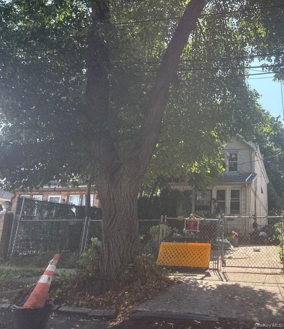 195-10 Sagamore Avenue thumbnail 2